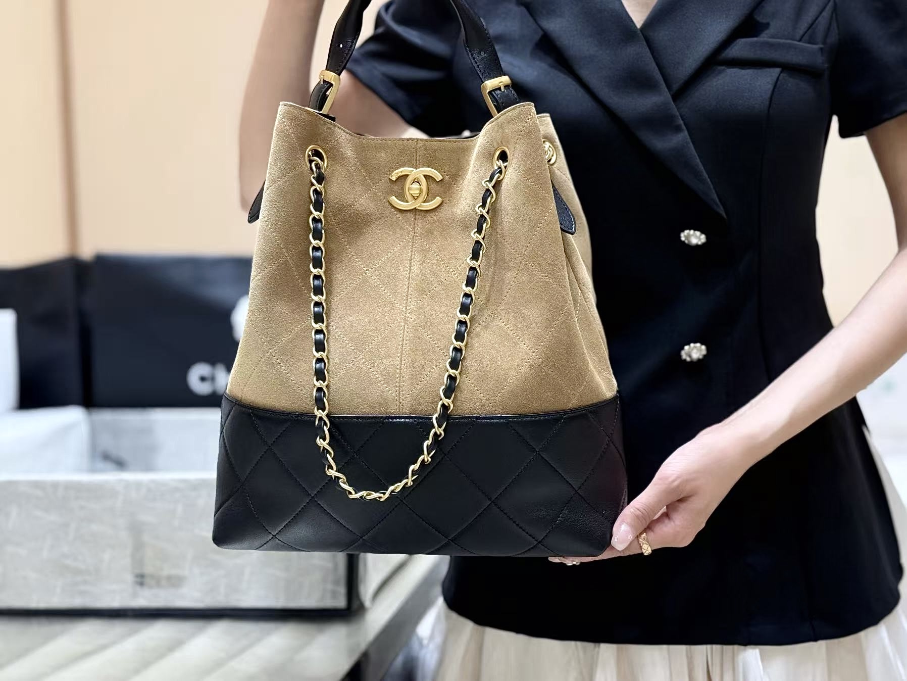 Chanel 25A High-end Handicraft Workshop Suede Colorblock Vertical Hobo AS5636 00158