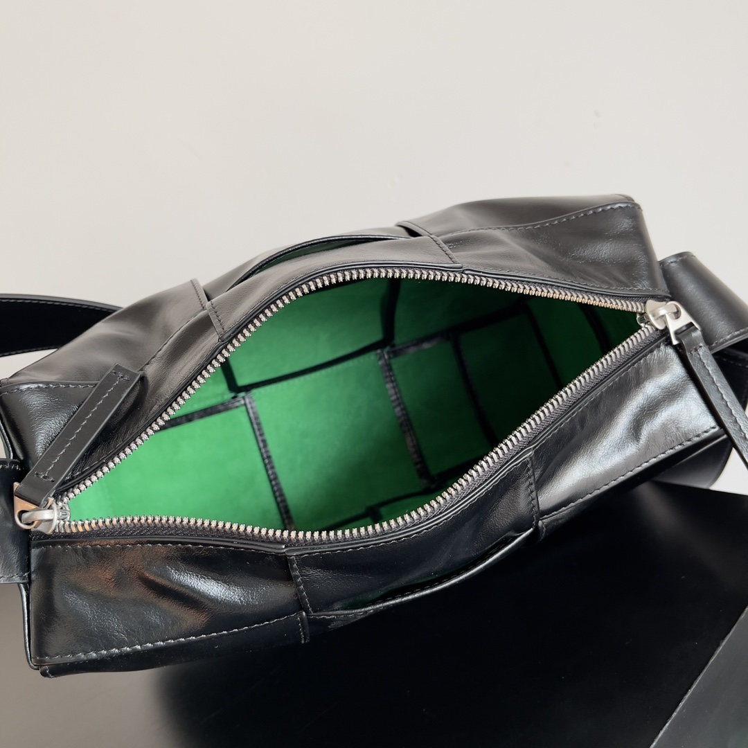 Bottega Veneta 2023 Early Spring Series Arco Camera Bag 731165