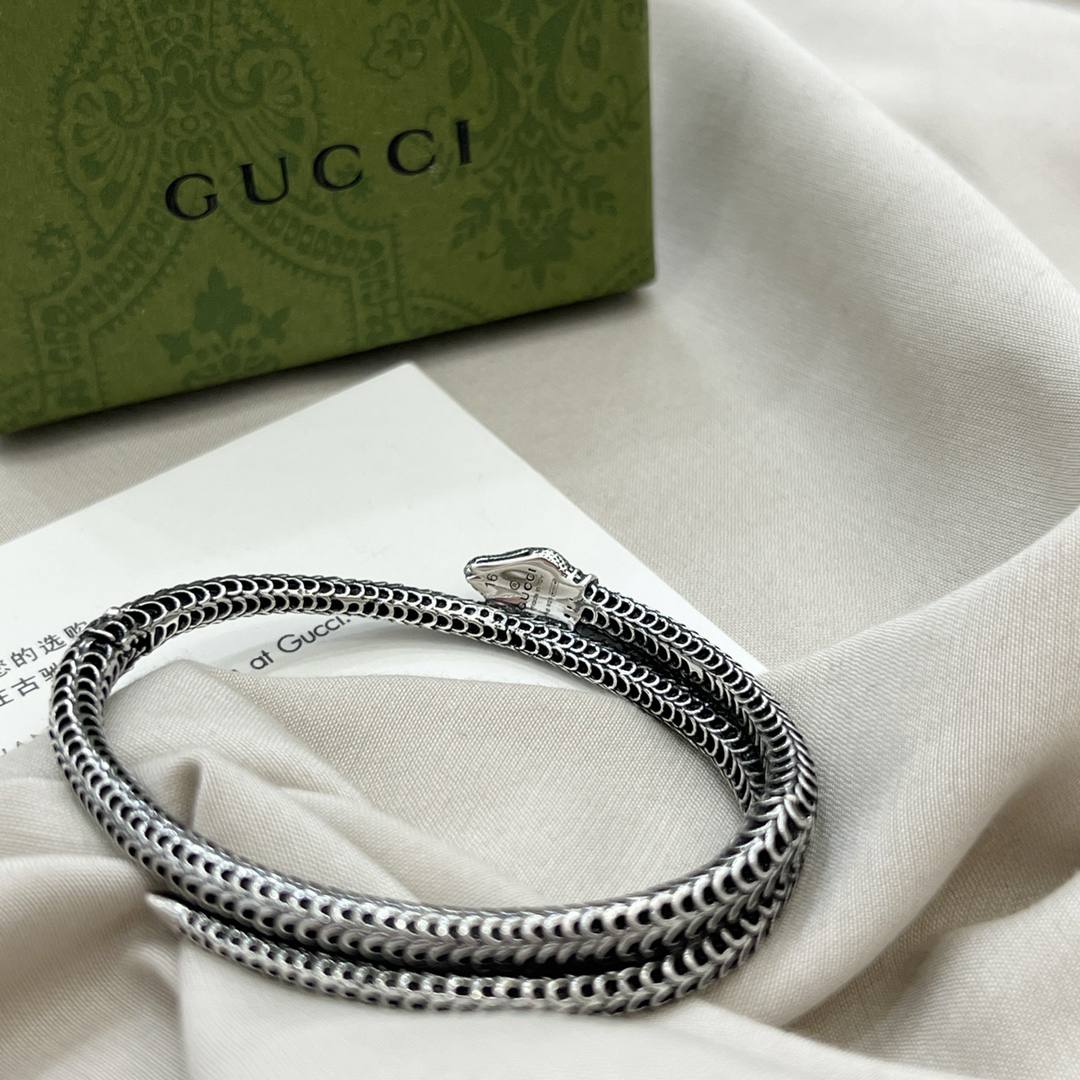 Gucci snake shape vintage bracelet