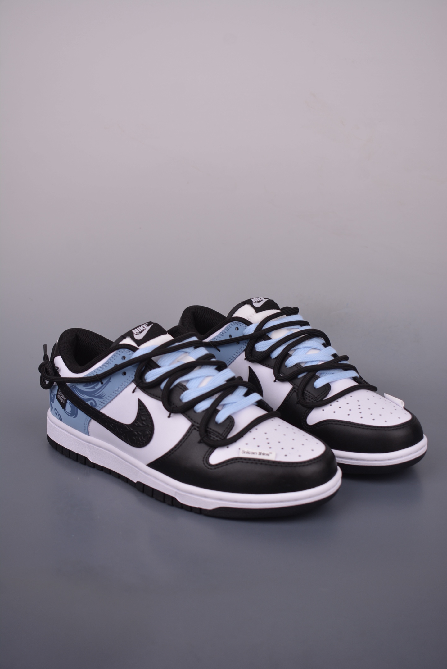 NIKE SB Dunk Low 