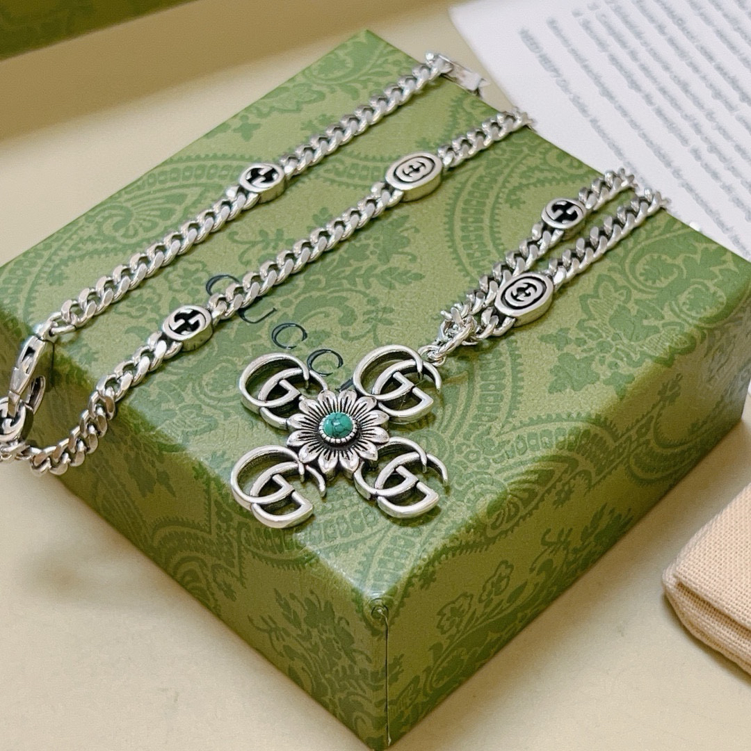 Gucci Anger Forest series cross GG chrysanthemum necklace