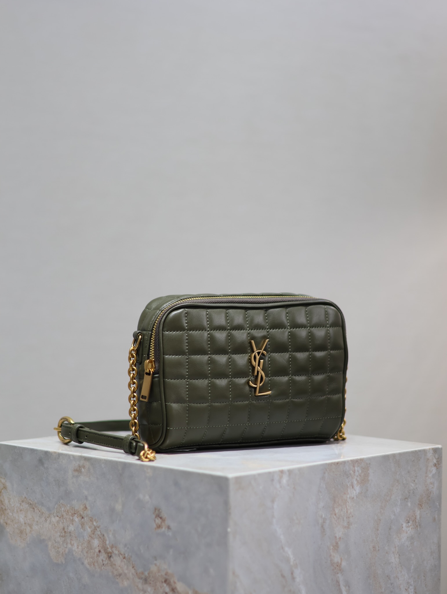 Yves Saint Laurent LE CASSANDRE MATELASSÉ CARRÉ sheepskin camera bag 764809
