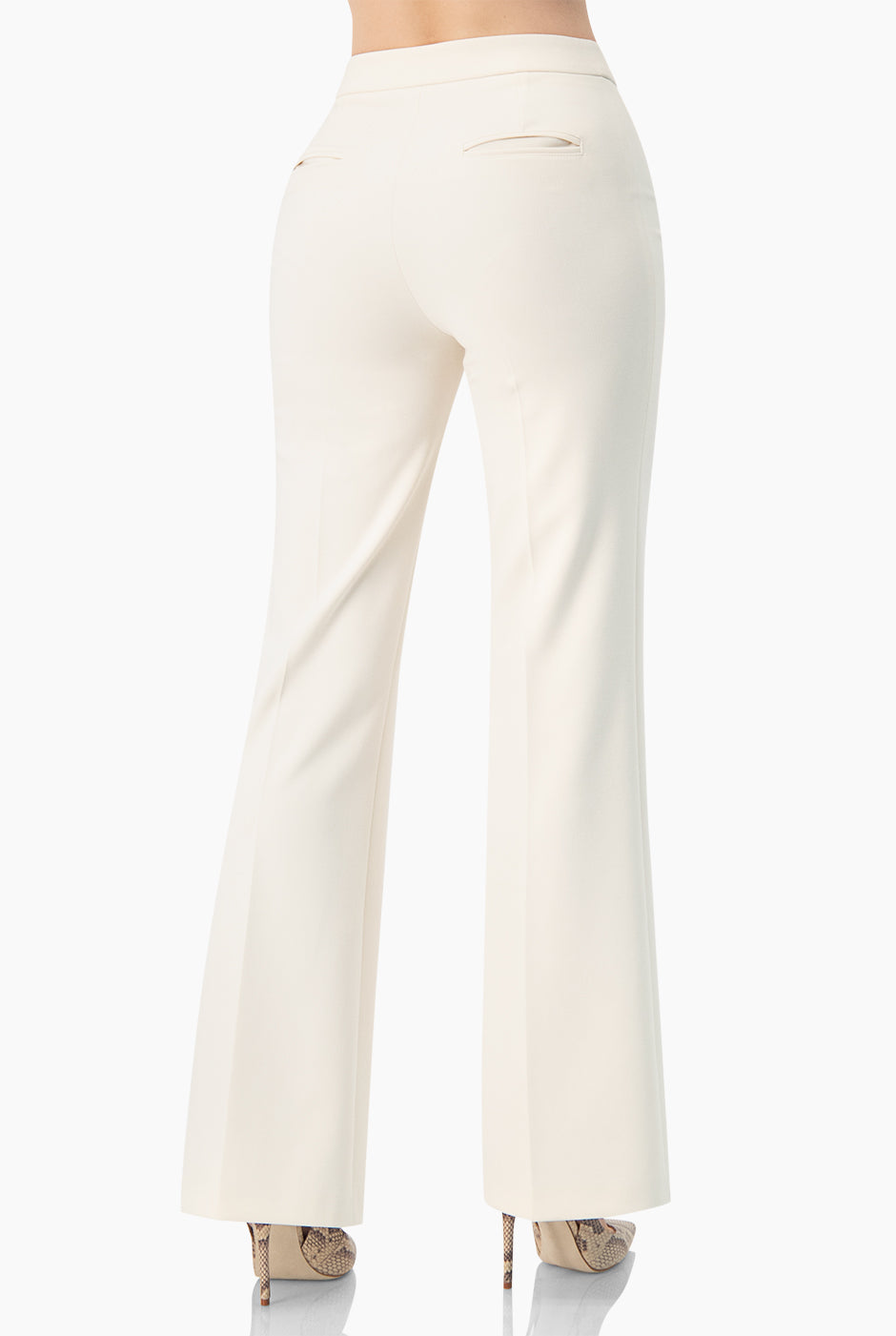 Pantalon recto liso con bolsillos