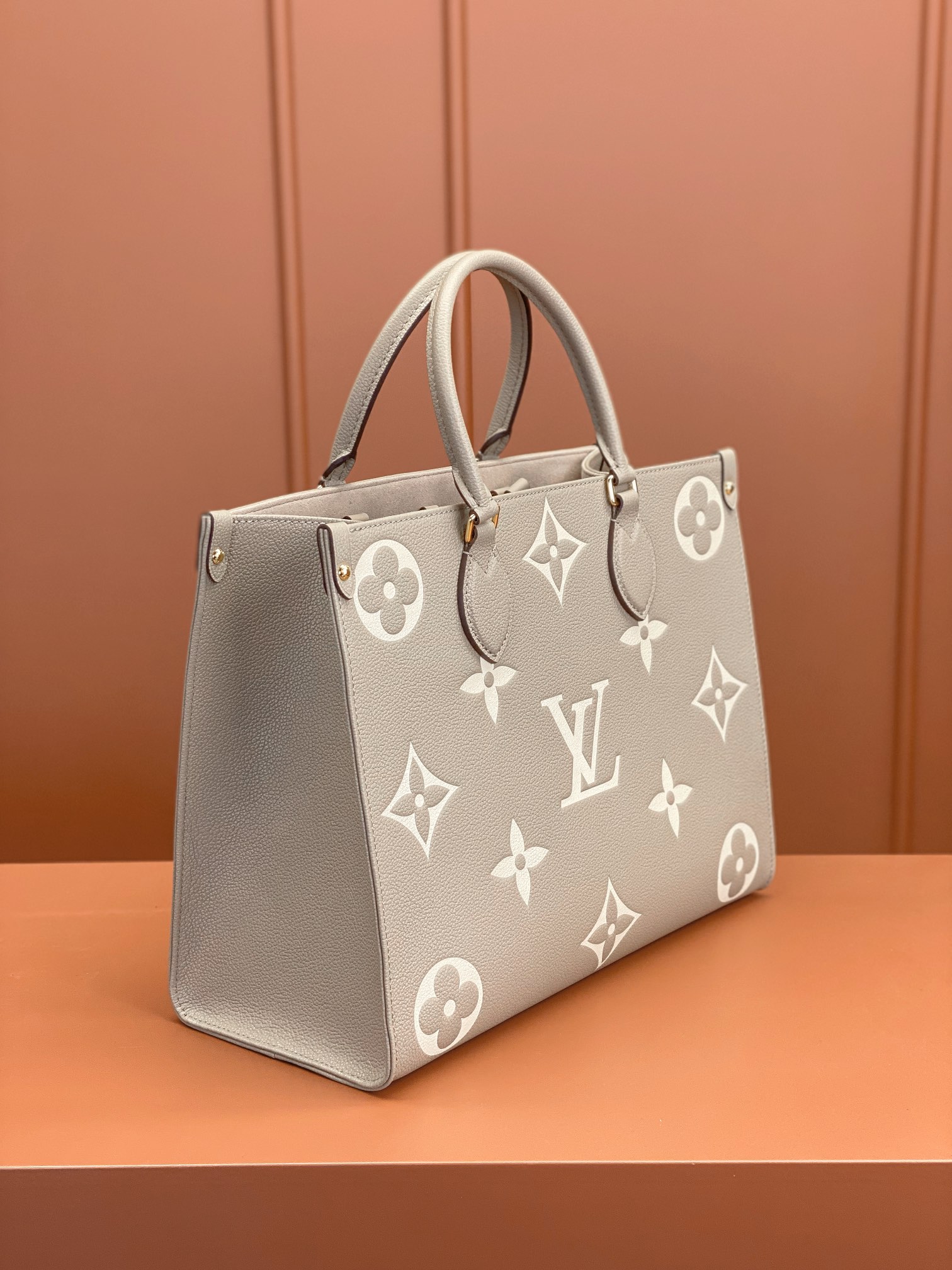 Louis Vuitton ONTHEGO Medium Handbag M45494