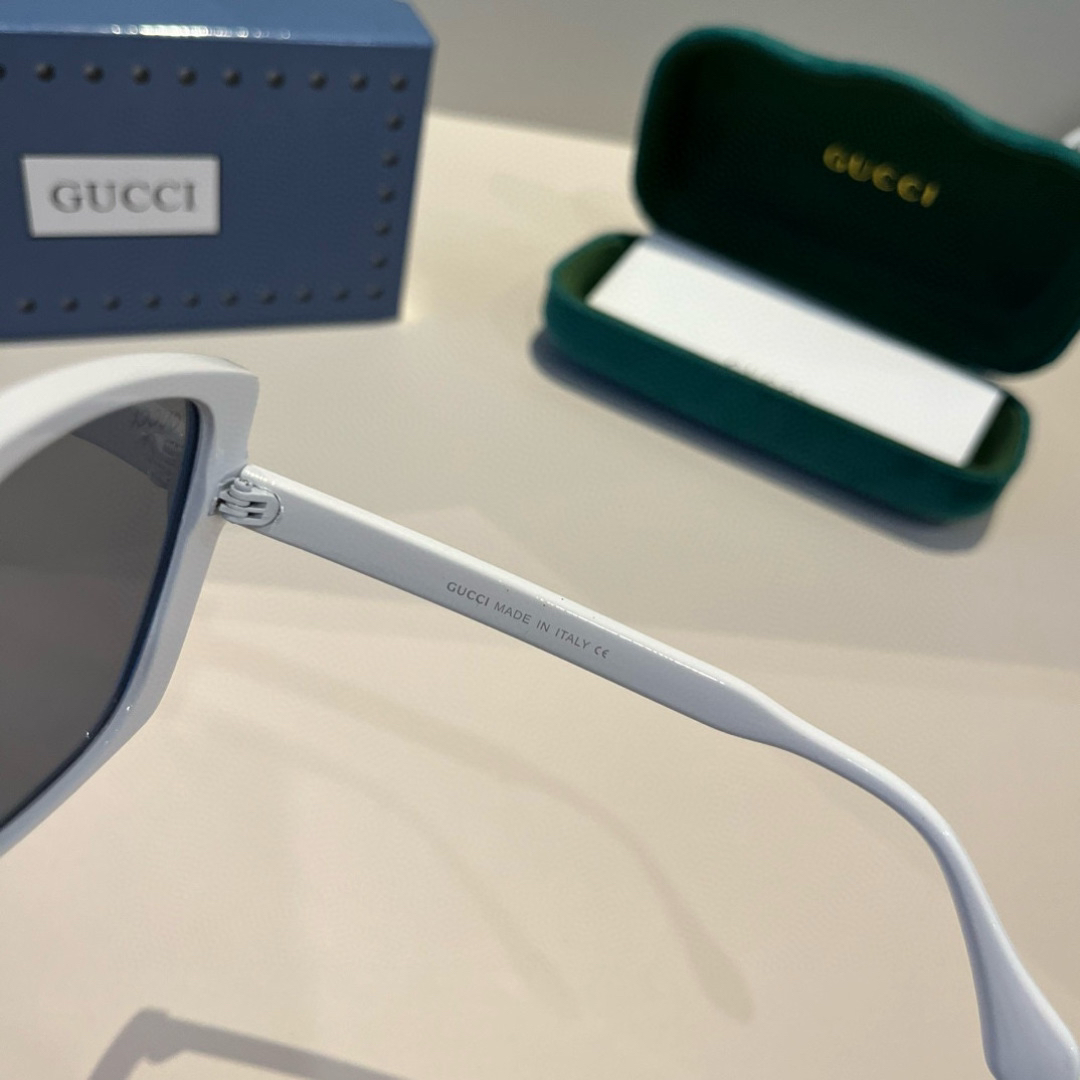 Gucci Round Frame Sunglasses