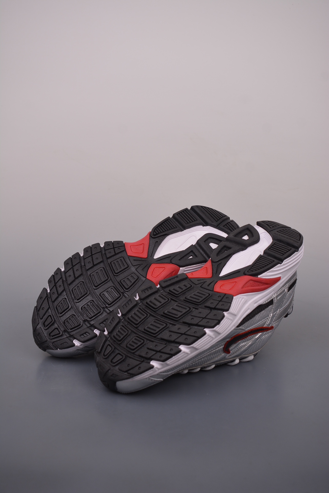 NikeInitiator Running Silver Black Red 394055-001