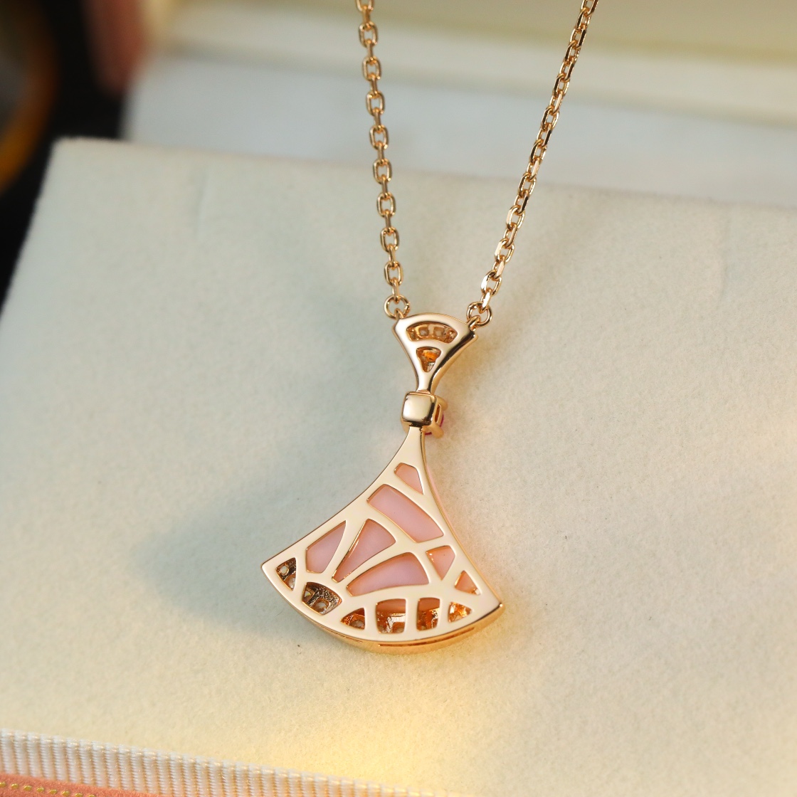 Bulgari pink fan-shaped diamond necklace