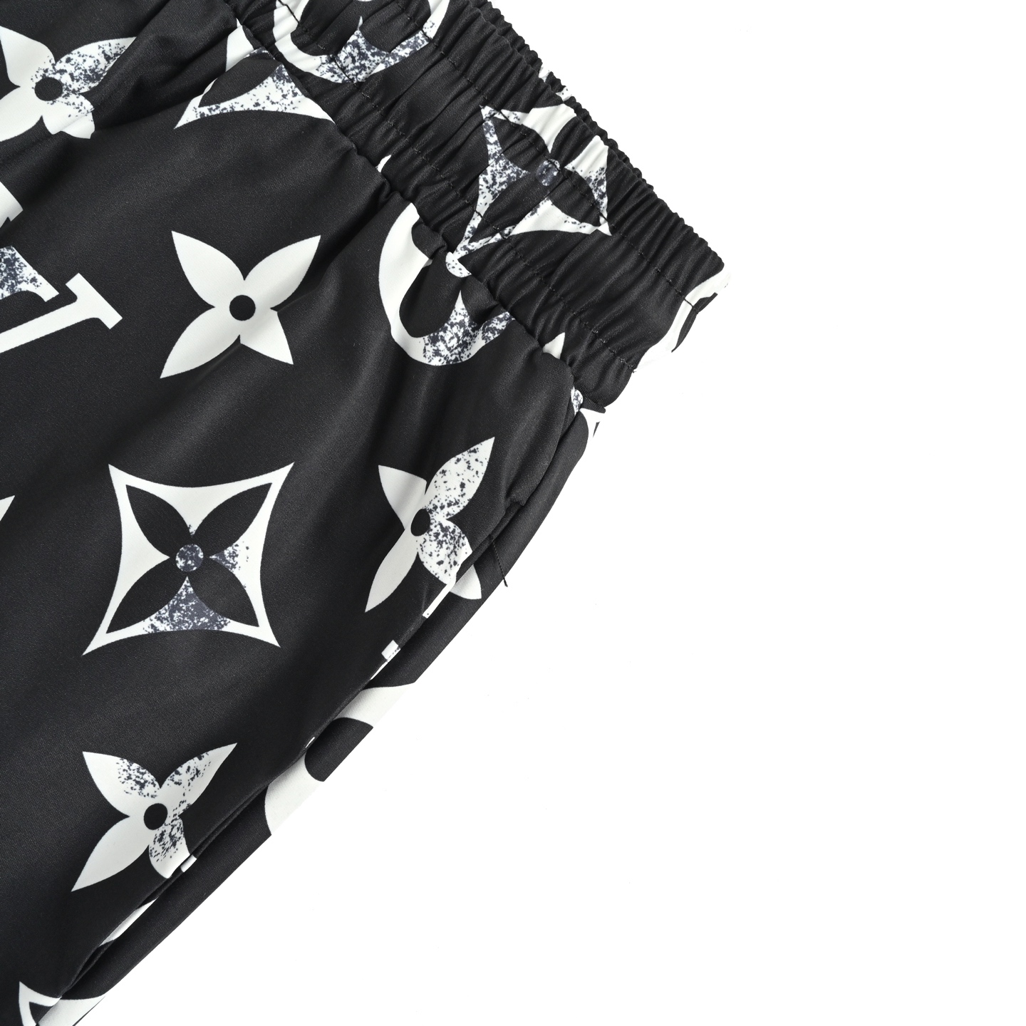 Louis Vuitton 25ss distressed monogram full indonesian dragon shorts