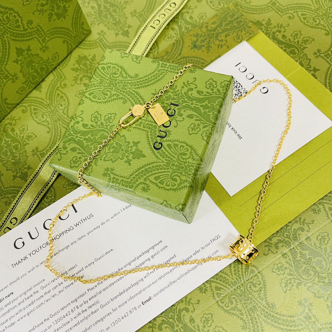 Gucci GG hollow ring gold necklace