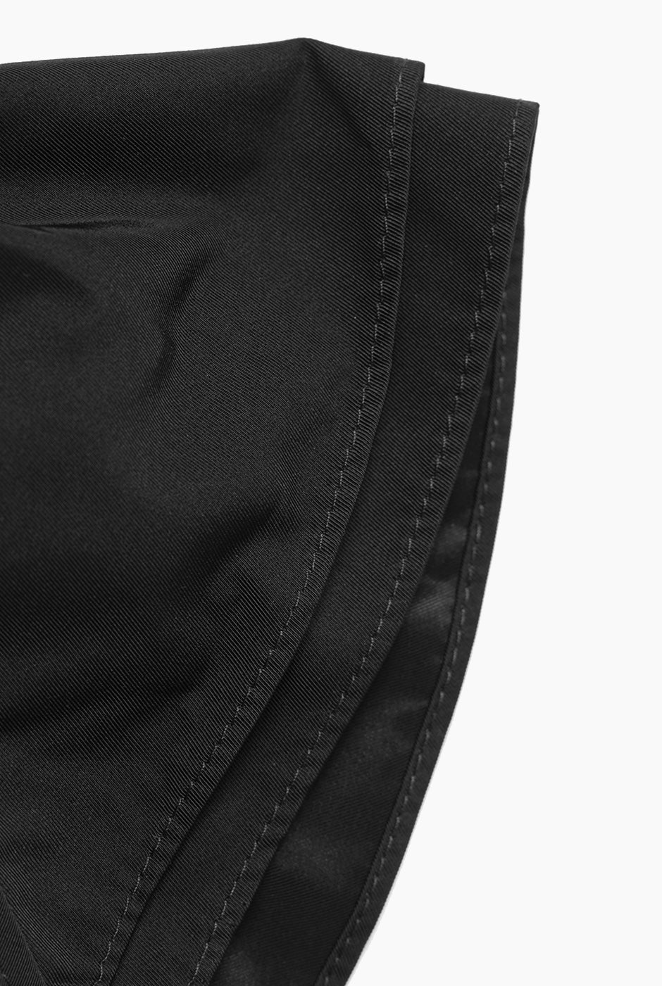 Blusa negra de cuello alto