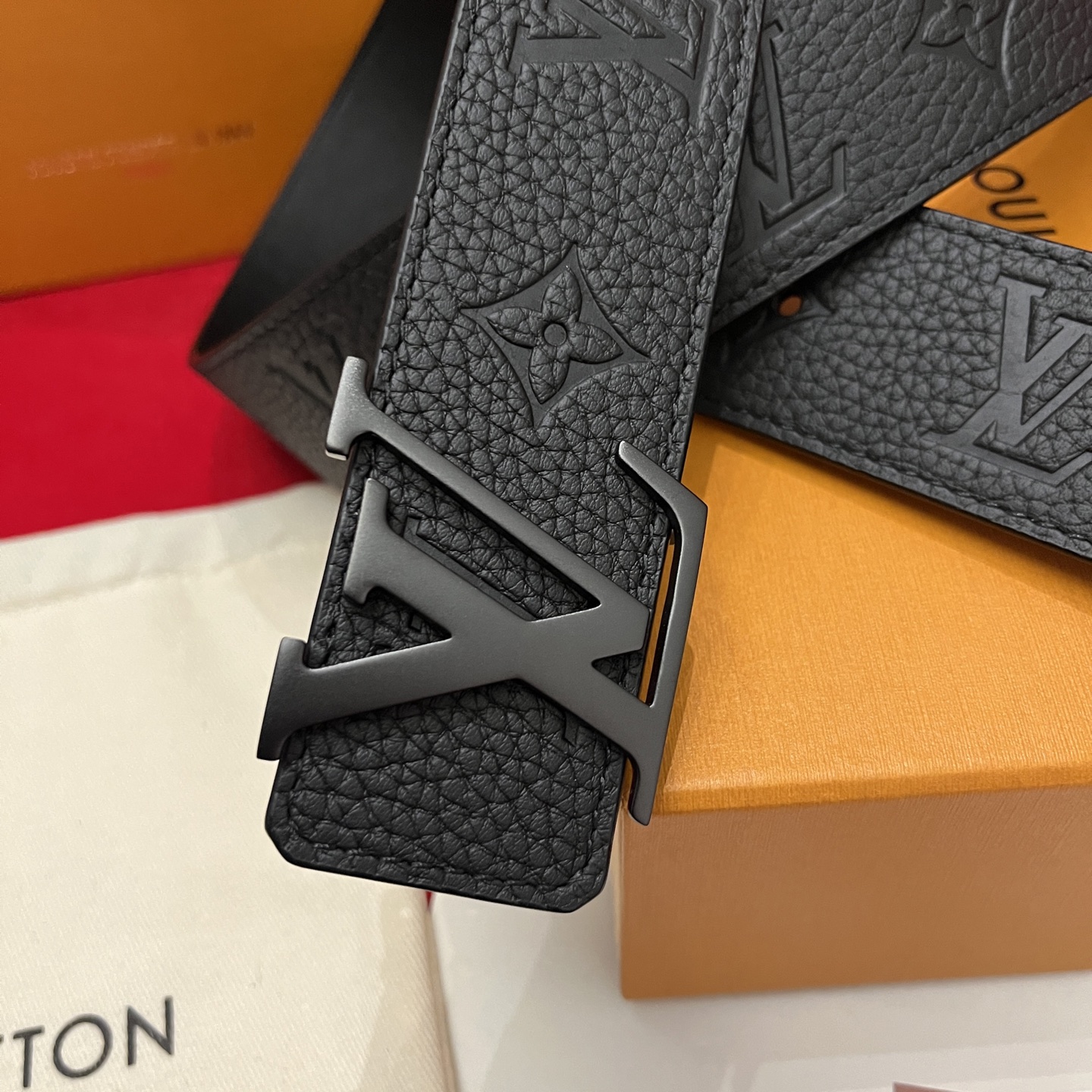 Louis Vuitton Litchi Embossed Cowhide Men's Belt, 4CM Width