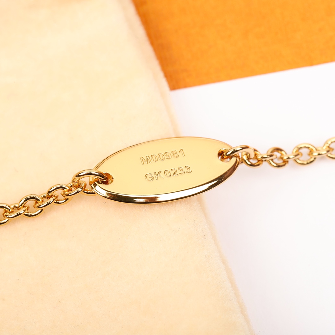Louis Vuitton four leaf clover pearl bracelet