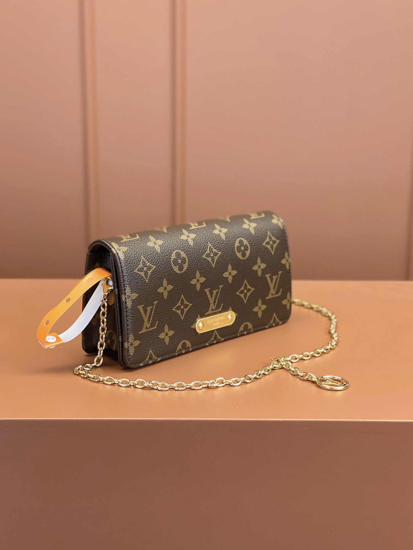 Louis Vuitton WALLET ON CHAIN ​​LILY Handbag M82509
