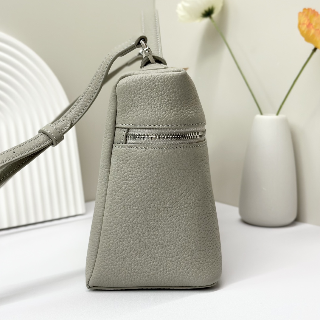 Loro Piana Extra poet L27 Clutch FAI8511
