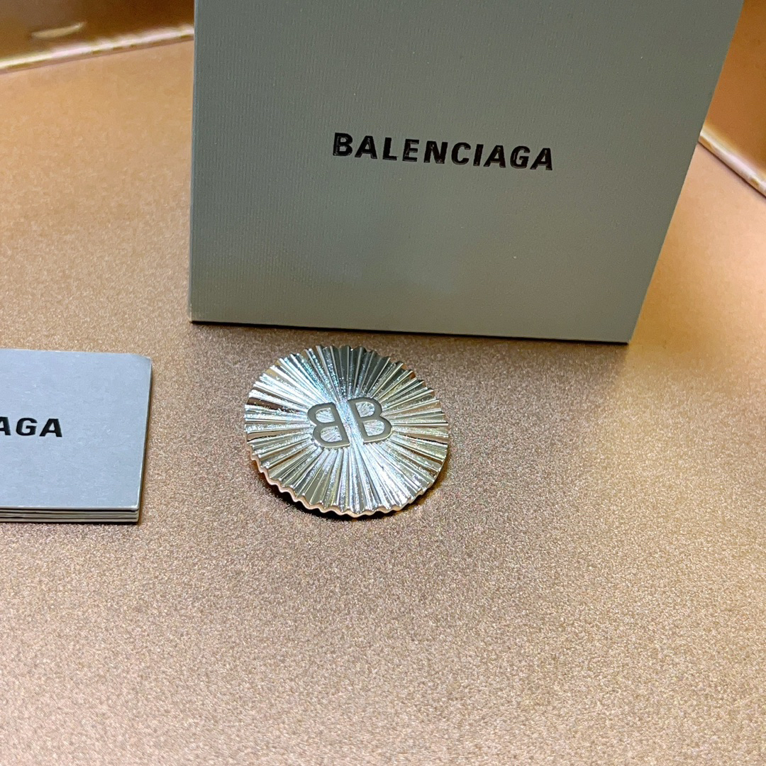 Balenciaga simple floral brooch