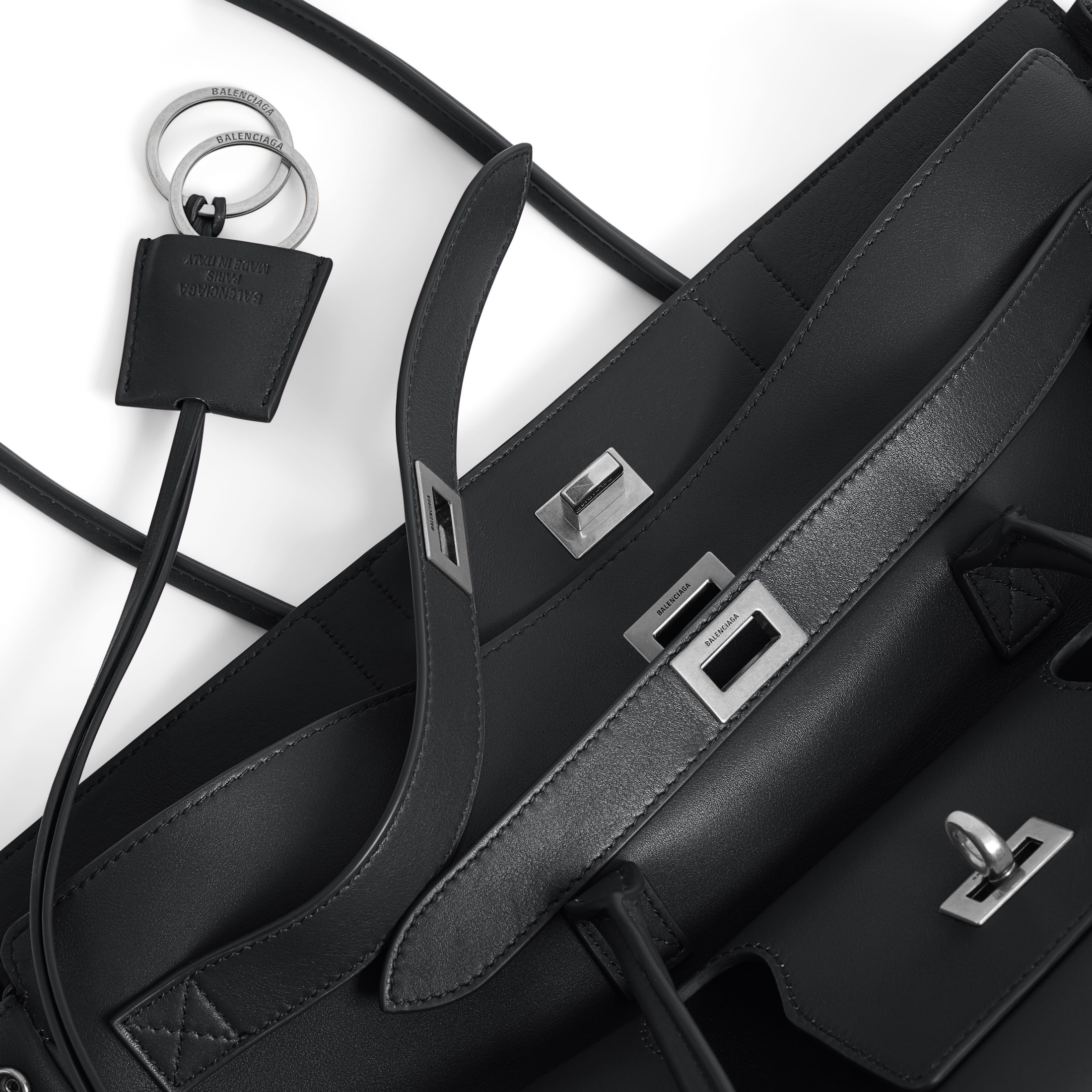 Balenciaga Bel Air Carry All Bag Medium8054812ABAW1000