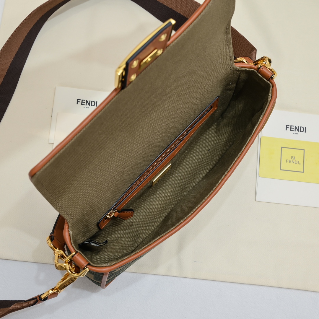 FENDI Baguette Shoulder Bag 1008