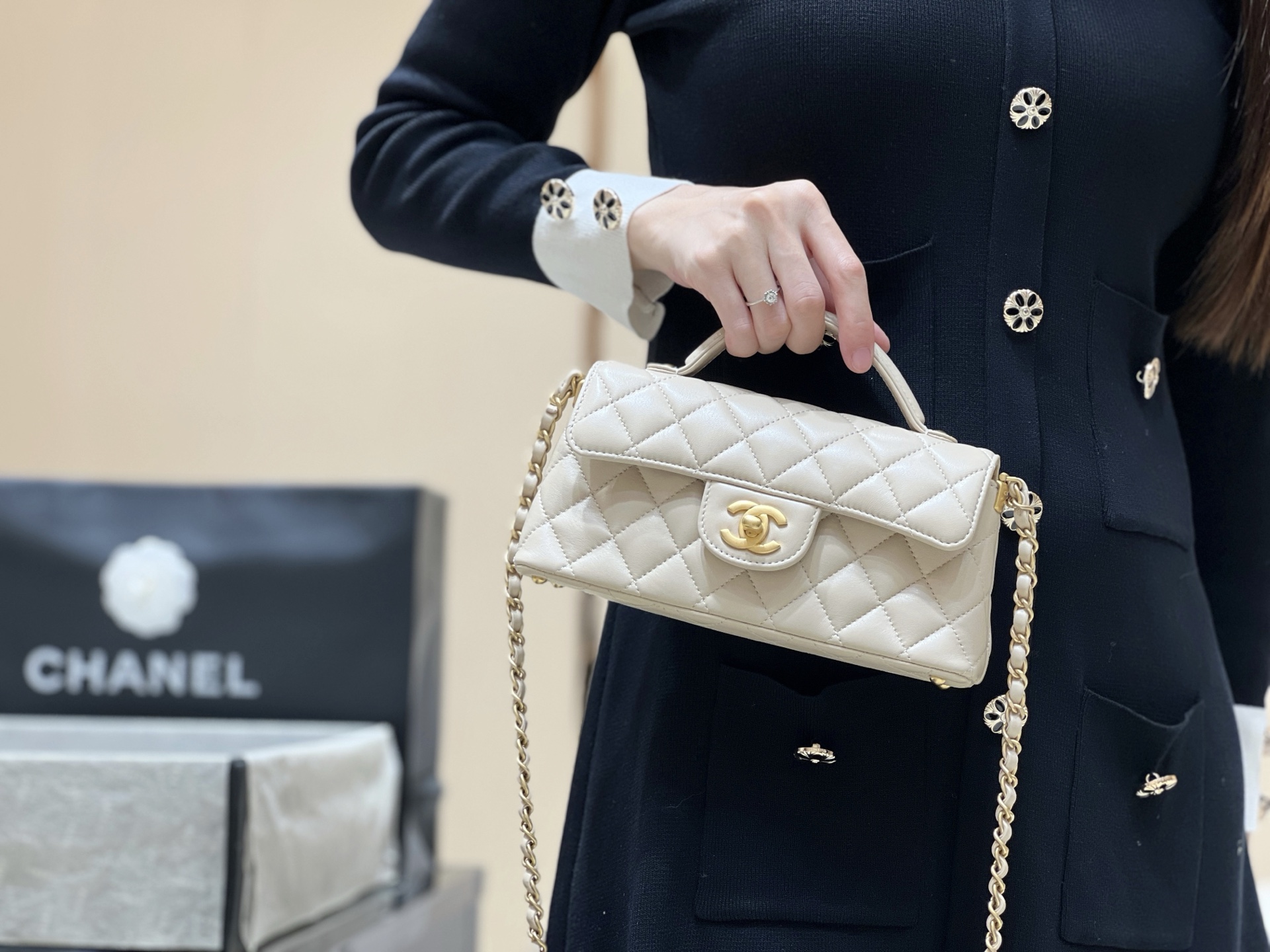 Chanel 25P Spring/Summer Preview Series Horizontal Kelly Handle Bag AS5354 00118
