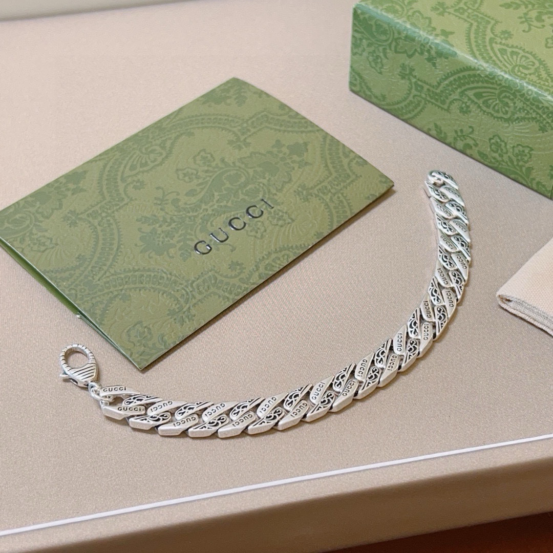 Gucci Flat Chain Lettering Vintage Bracelet