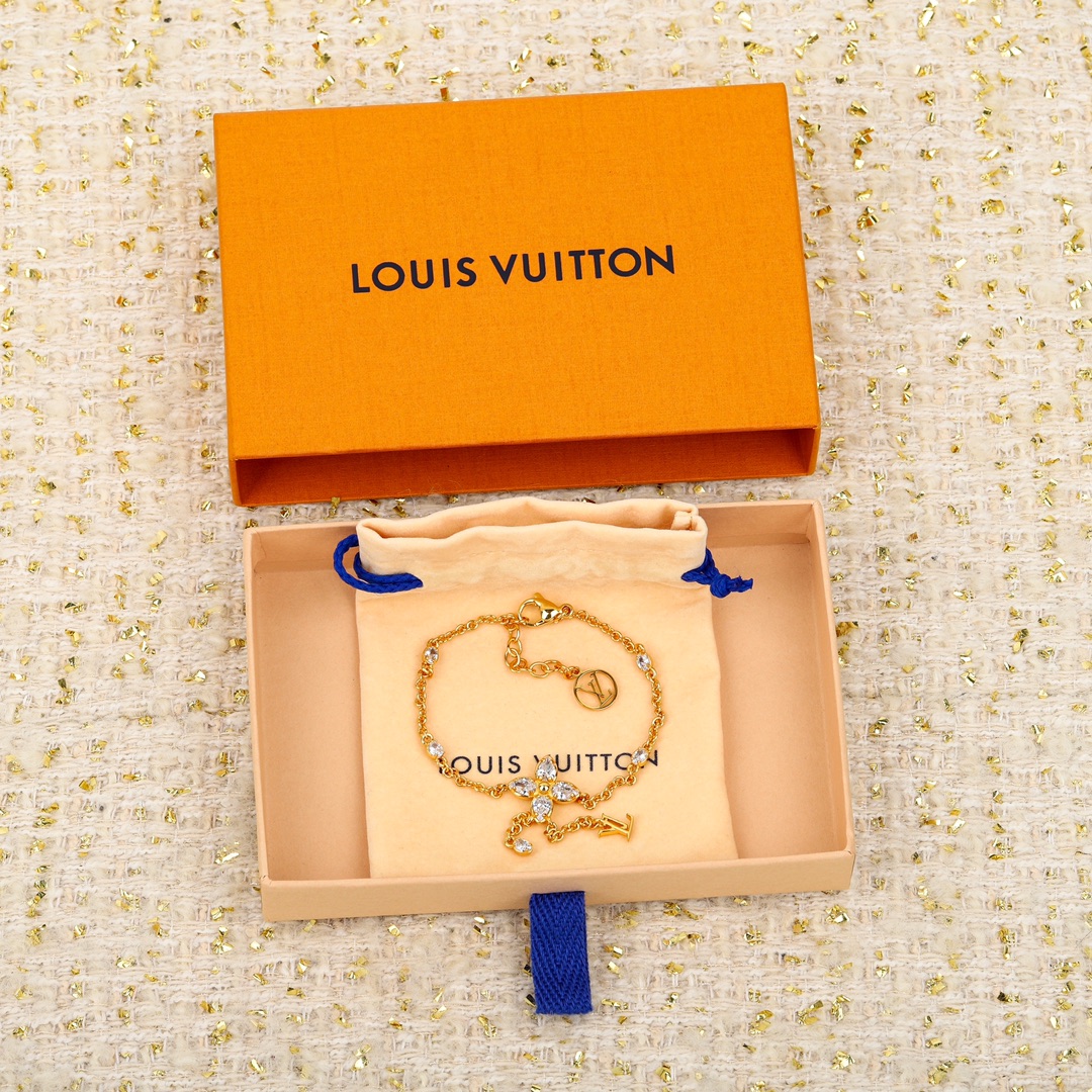 Louis Vuitton four-leaf clover diamond bracelet