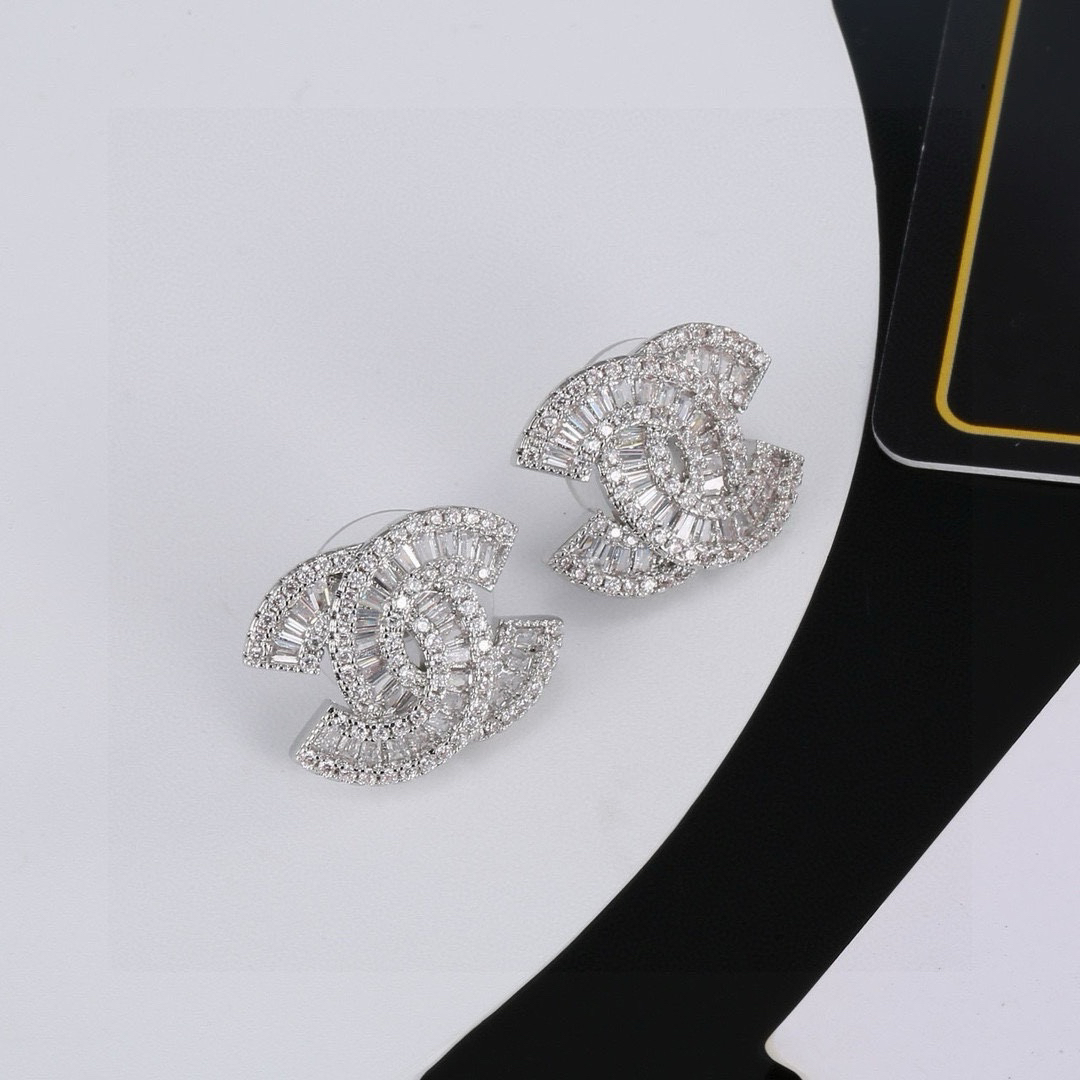 CHAN 24 classic letter diamond earrings