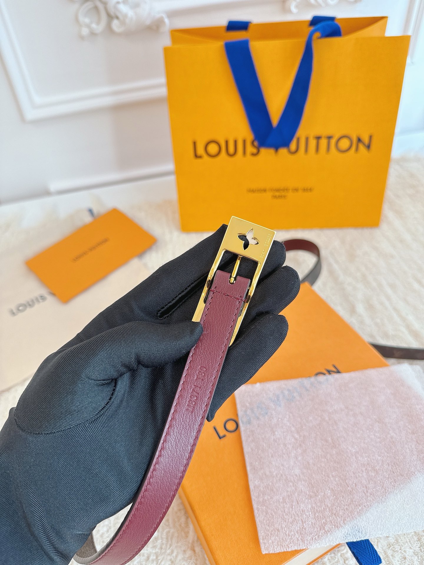 Louis Vuitton double-faced leather women's belt with monogram pattern, 1.8cm wide