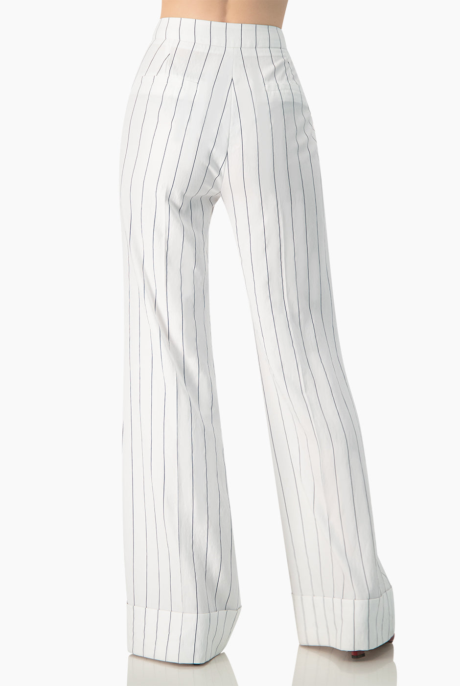 Pantalon campana dobladillo ancho
