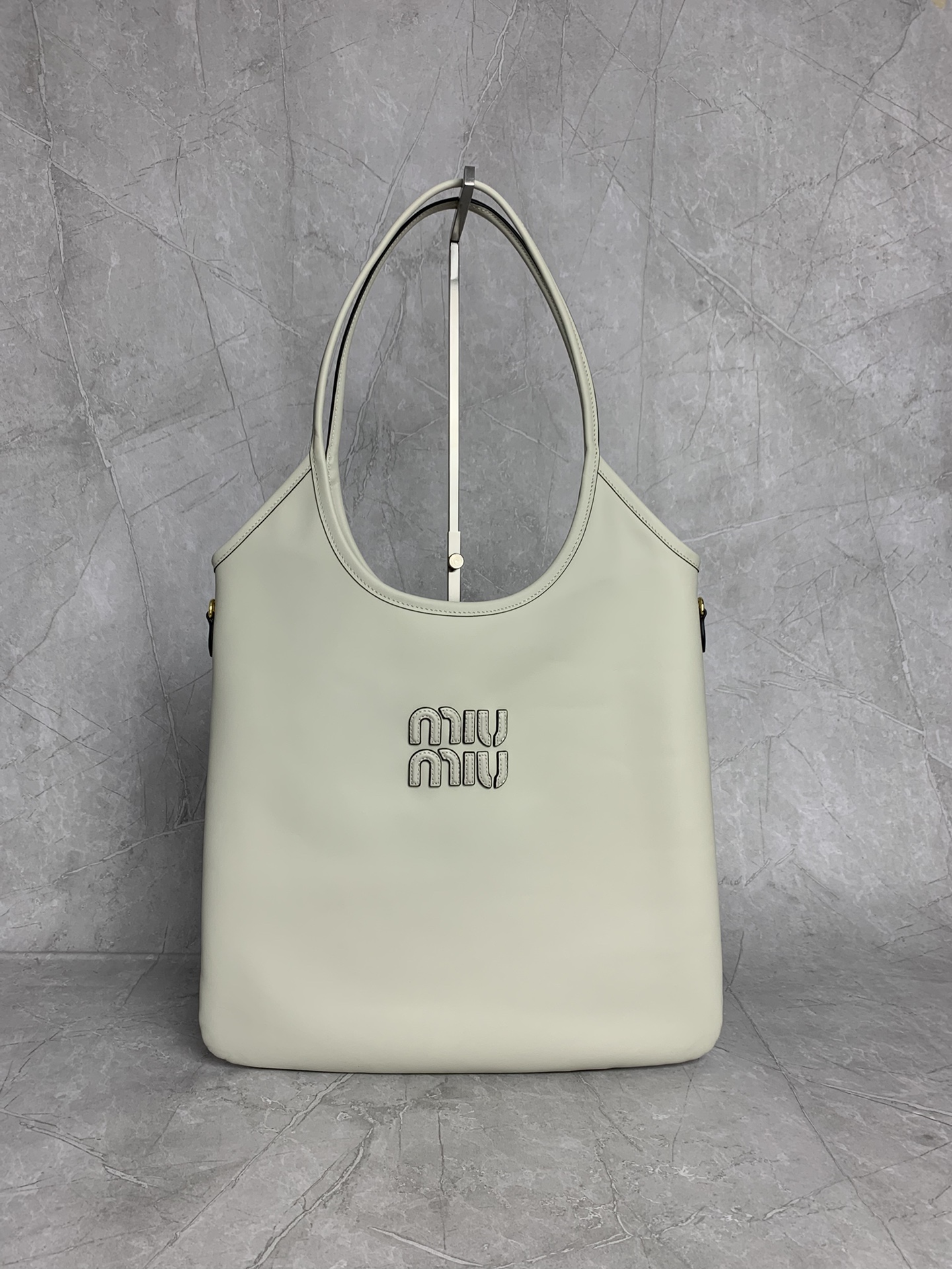 Miu Miu hobo tote 5BG231