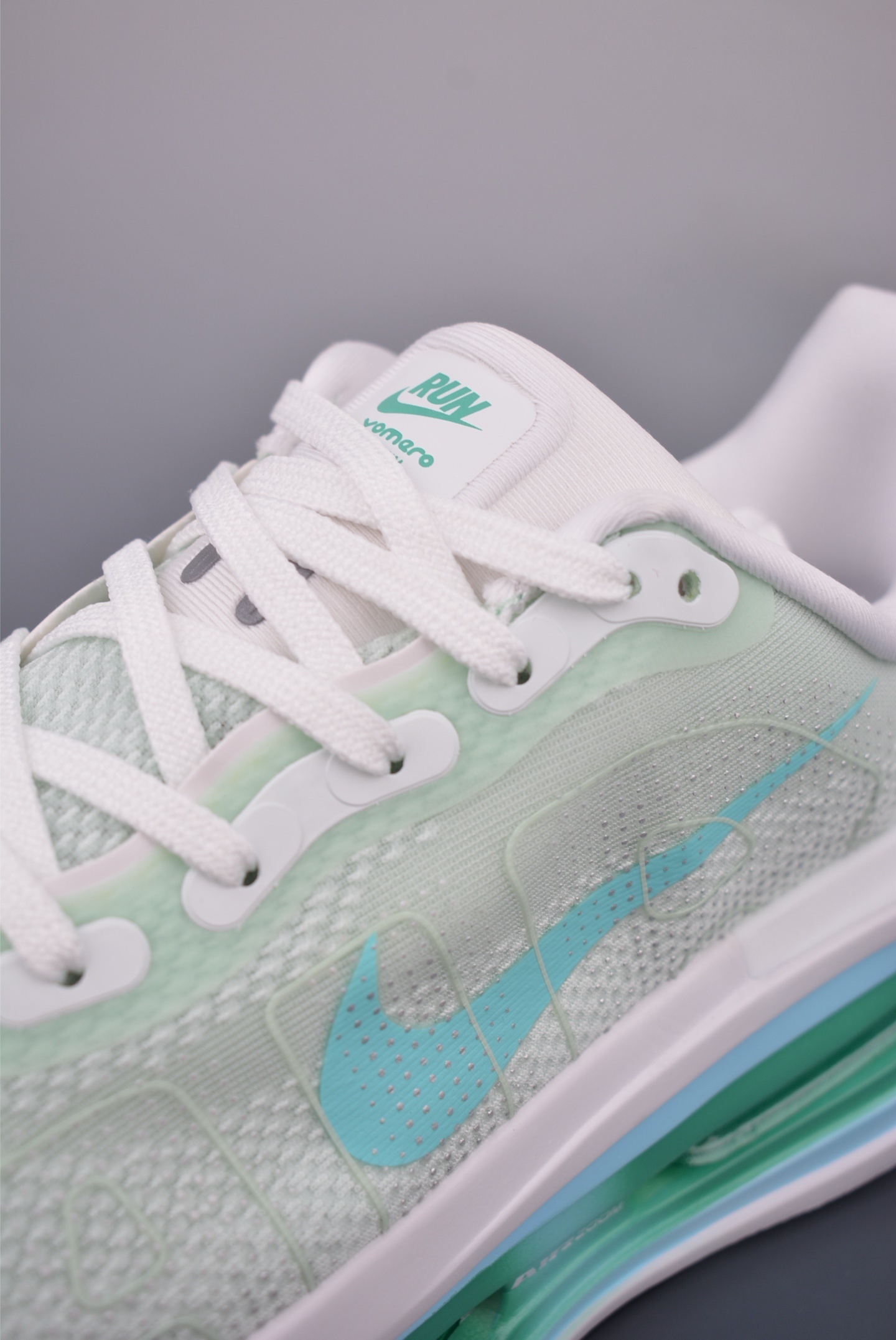 Nike Vomero premium “mint green”  FM8453-014