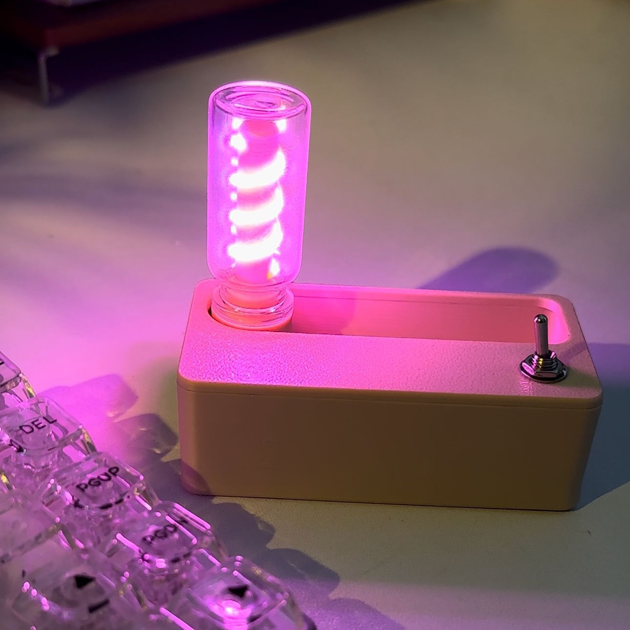 ✨Creative Magnetic Flippable Table Lamp