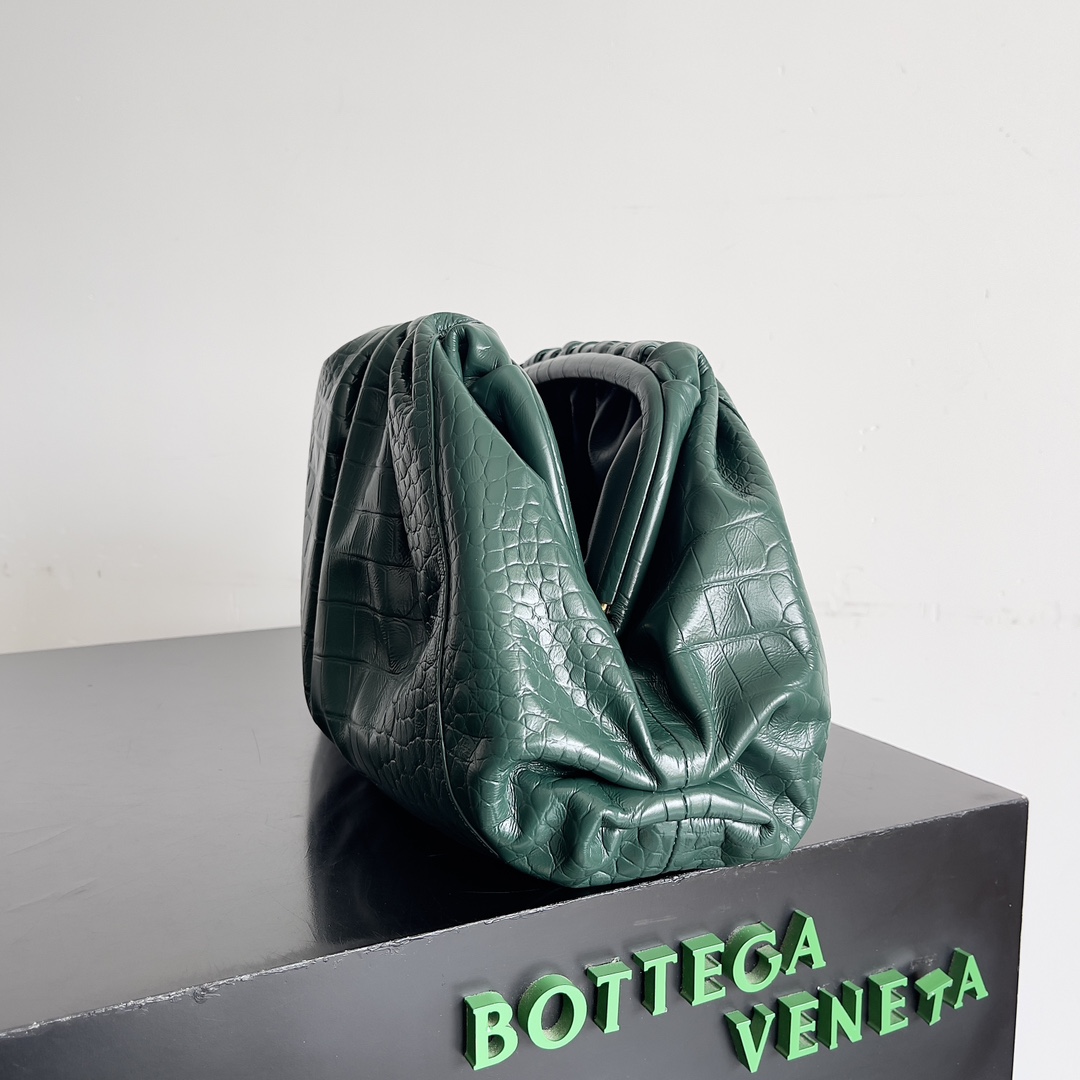 Bottega Veneta POUCH crocodile pleated cloud bag 576227