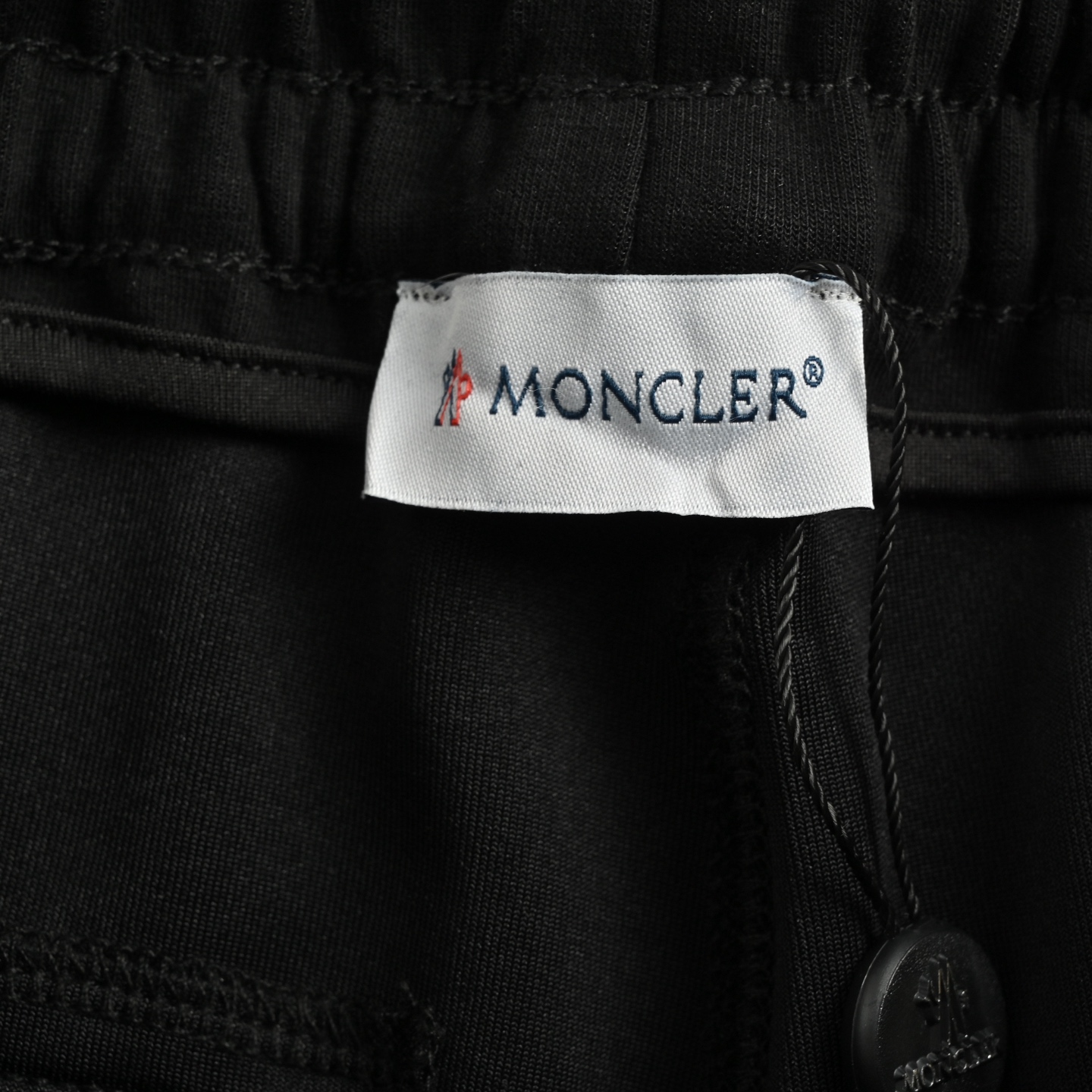 Moncler 25ss contrast color stitching small logo embroidered shorts