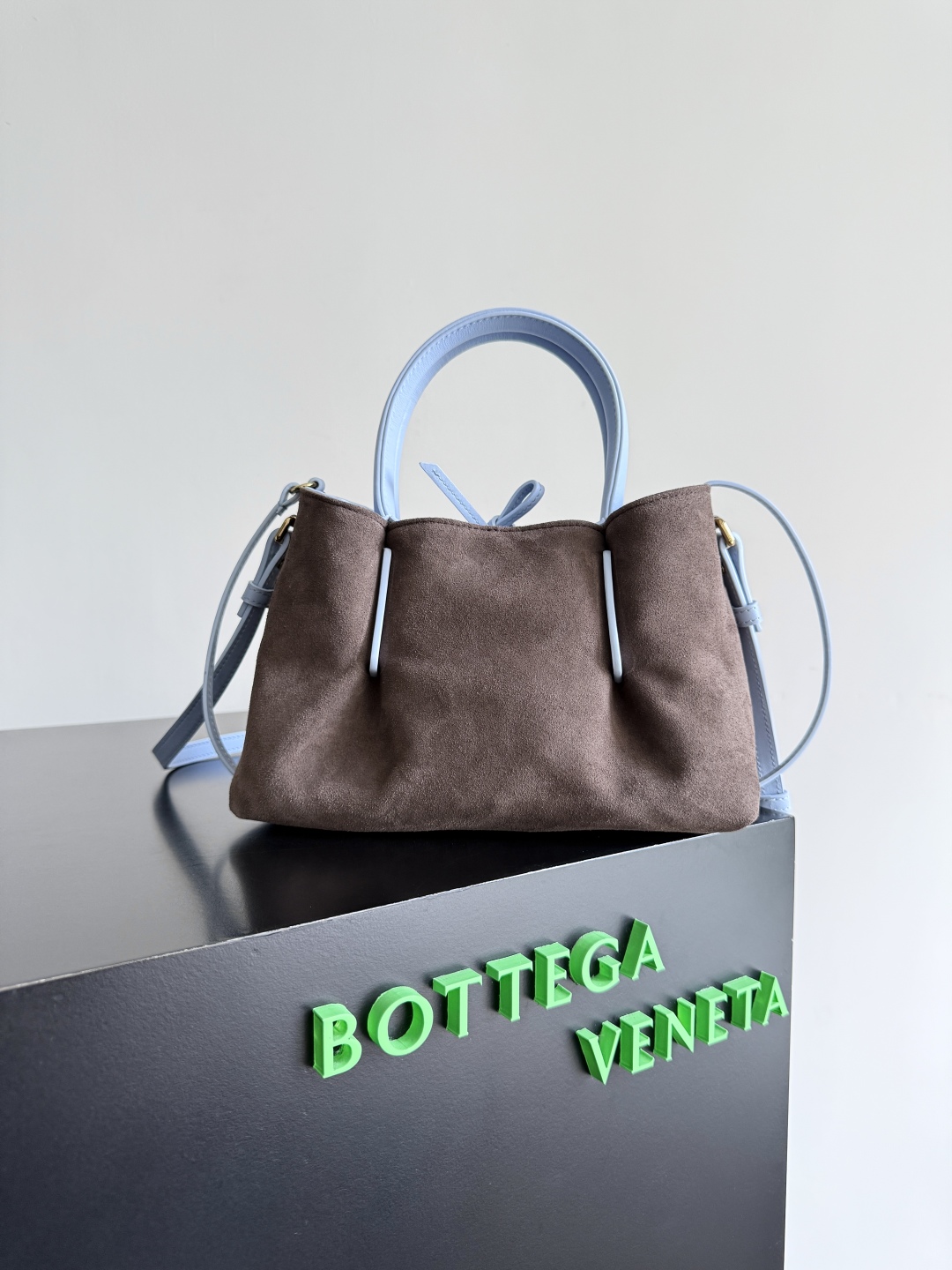 BOTTEGA VENETA 2025 PINACOTECA Small Bag 819004