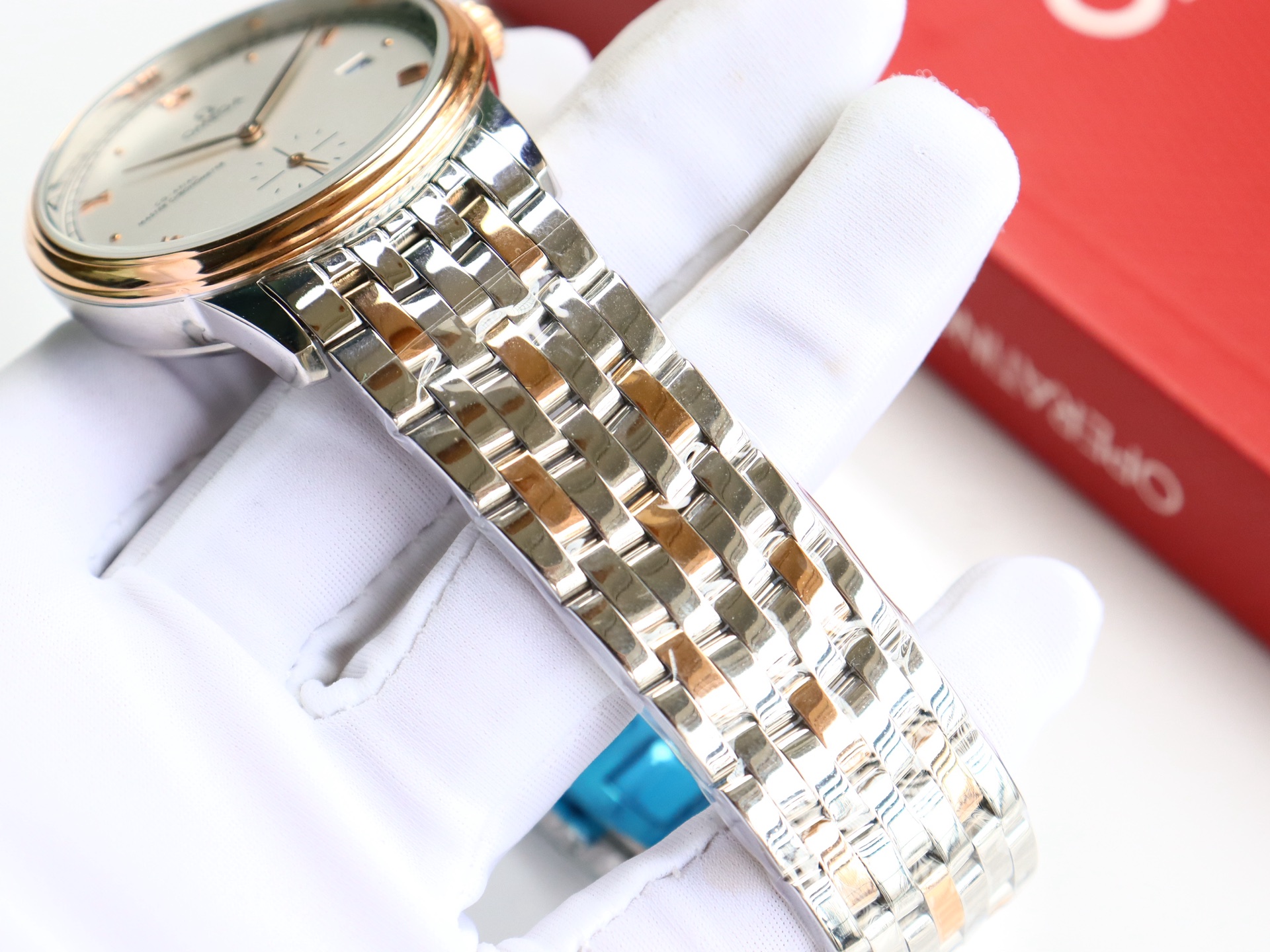 Omega De Ville series two-hand semi-mechanical men's watch