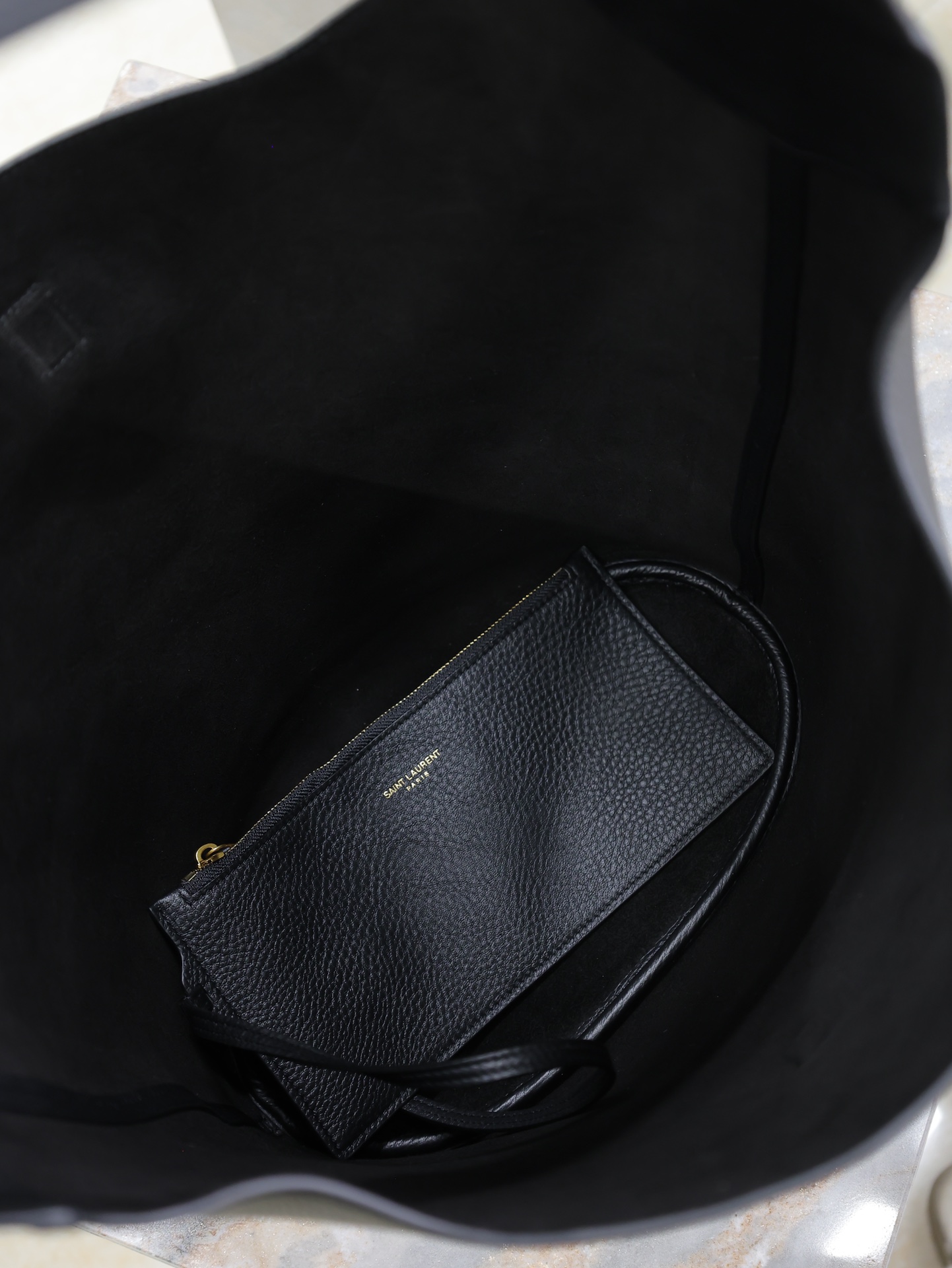 Yves Saint Laurent LE 5À7 Large Bucket Underarm Bag 753823