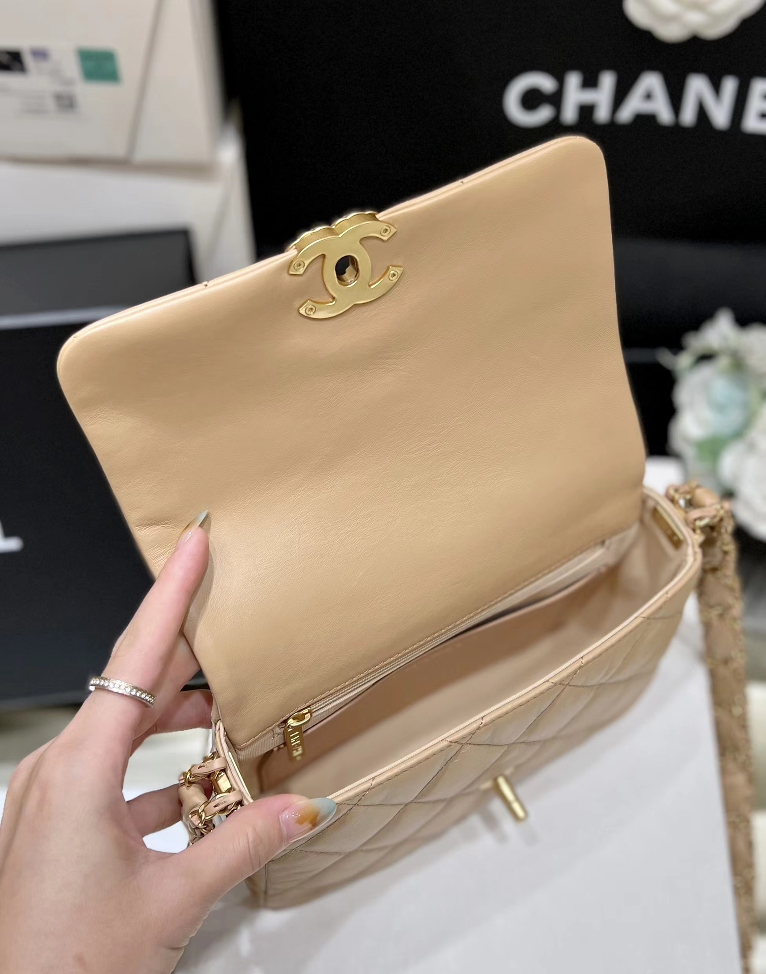 Chanel 23K Autumn and Winter Series Retro Tofu Bag AS4423