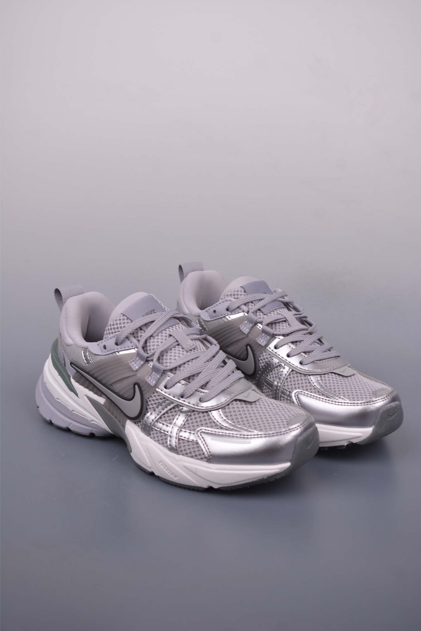 Nike Wmns V2K Runtekk Low 
