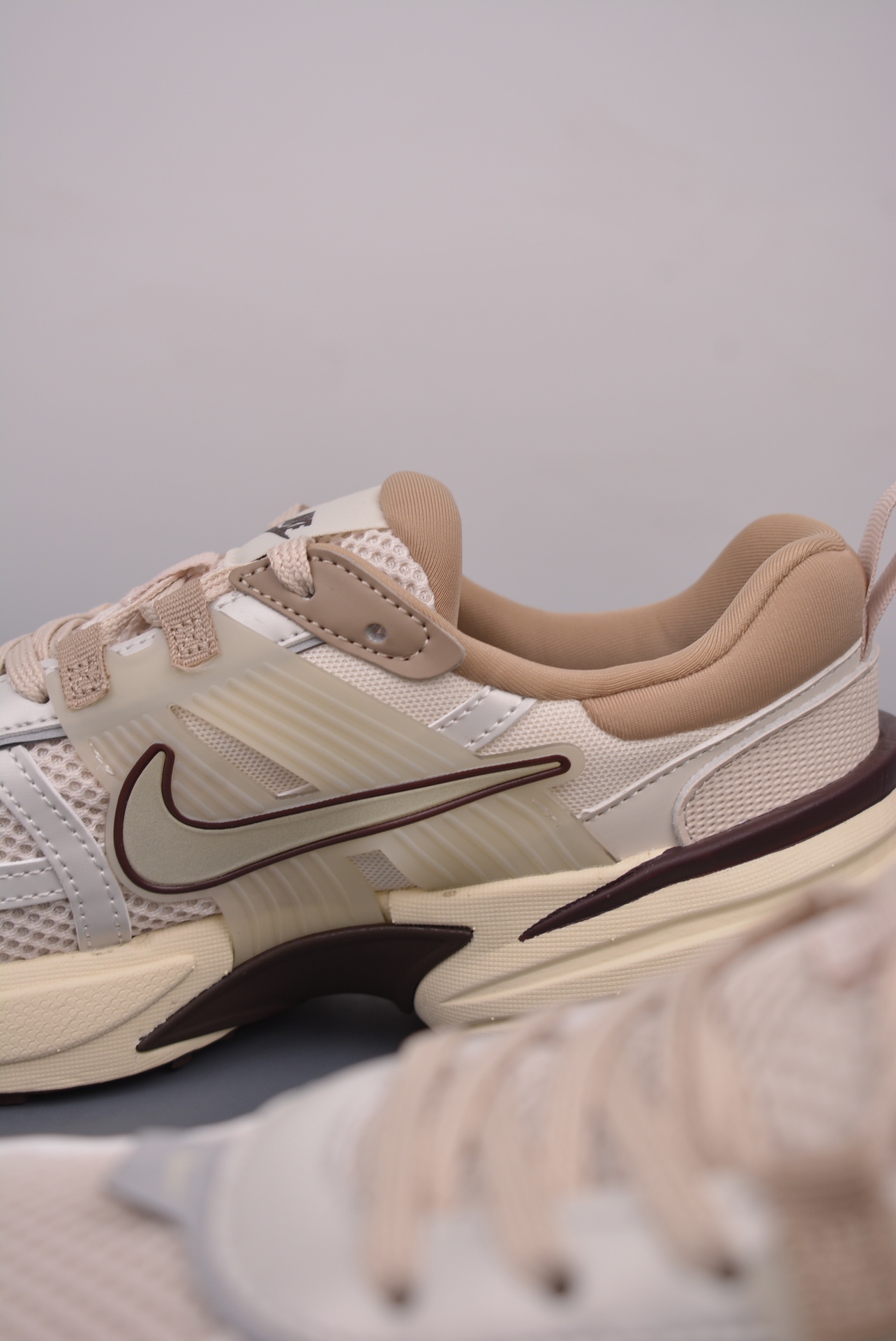 Nike Wmns V2K Runtekk Low Sail Tan Brown FD0736-103