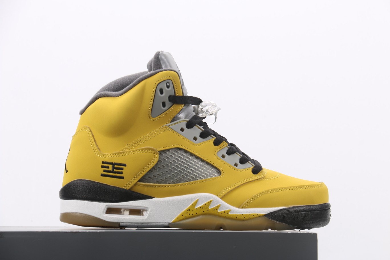 Air Jordan Retro 5 Tokyo Tokyo white and yellow limited edition 454783-701