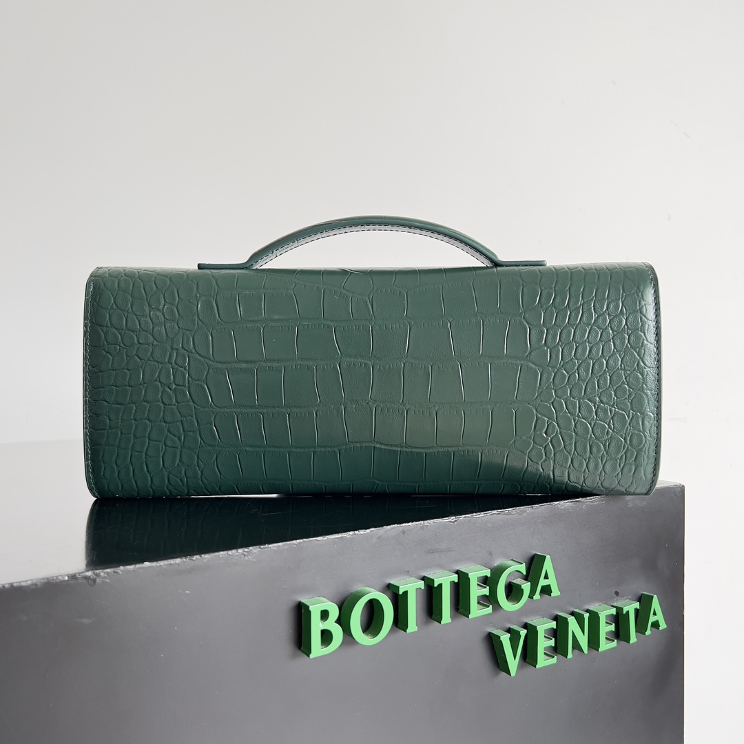 Bottega Veneta Andiamo rare crocodile leather handbag 741511