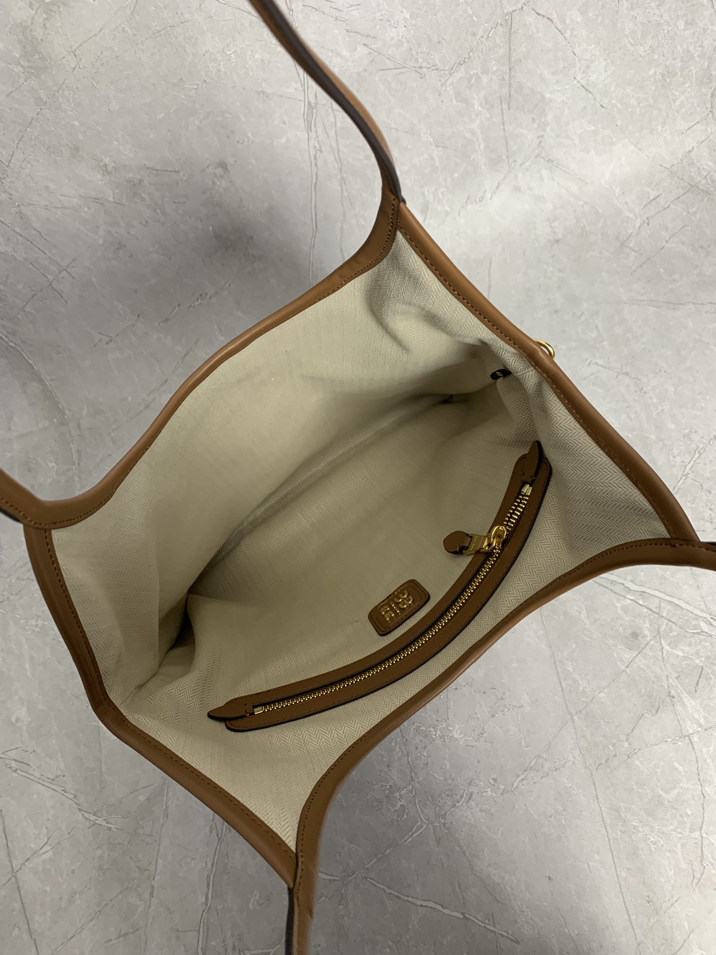 Miu Miu hobo tote 5BG231