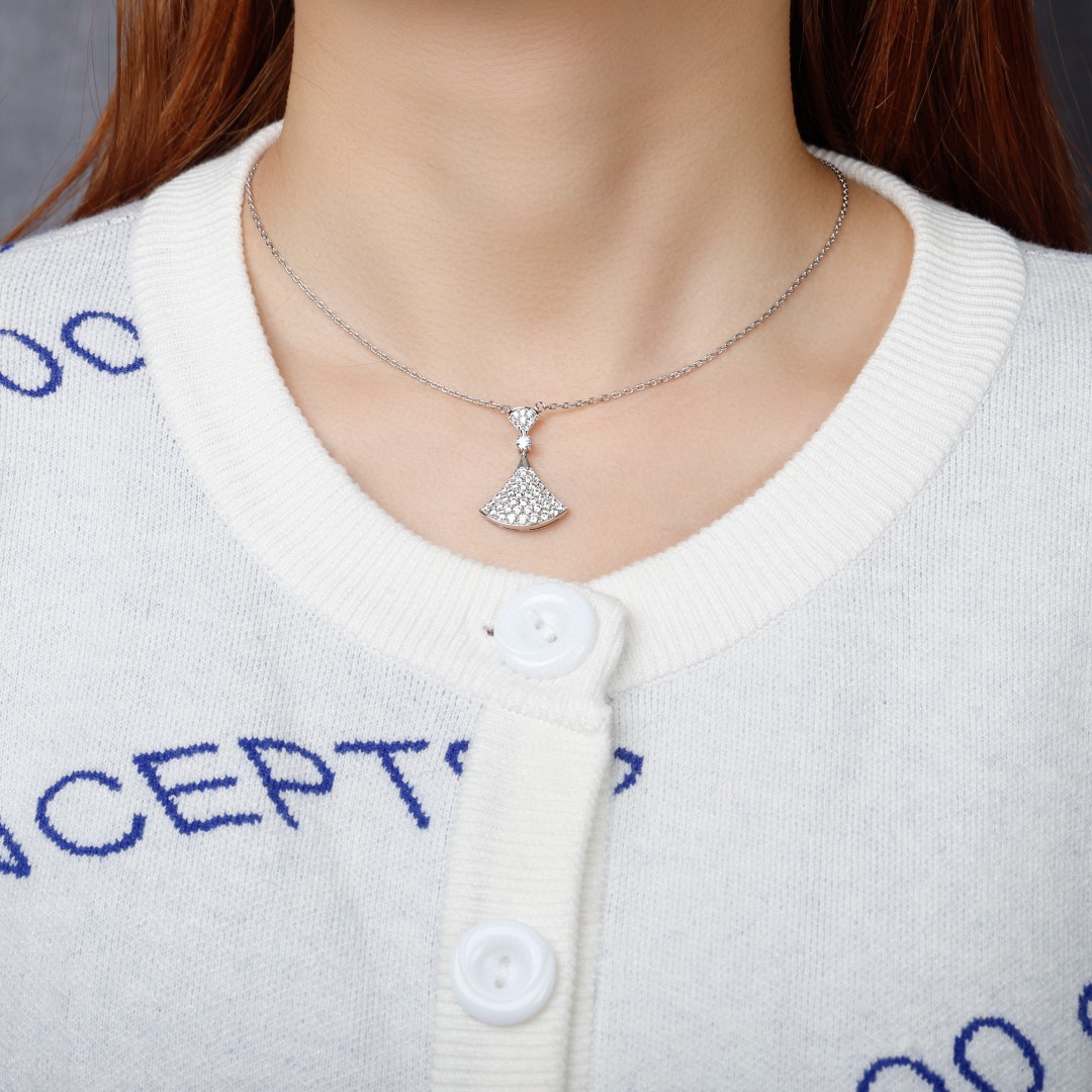 Bulgari fan-shaped full diamond necklace
