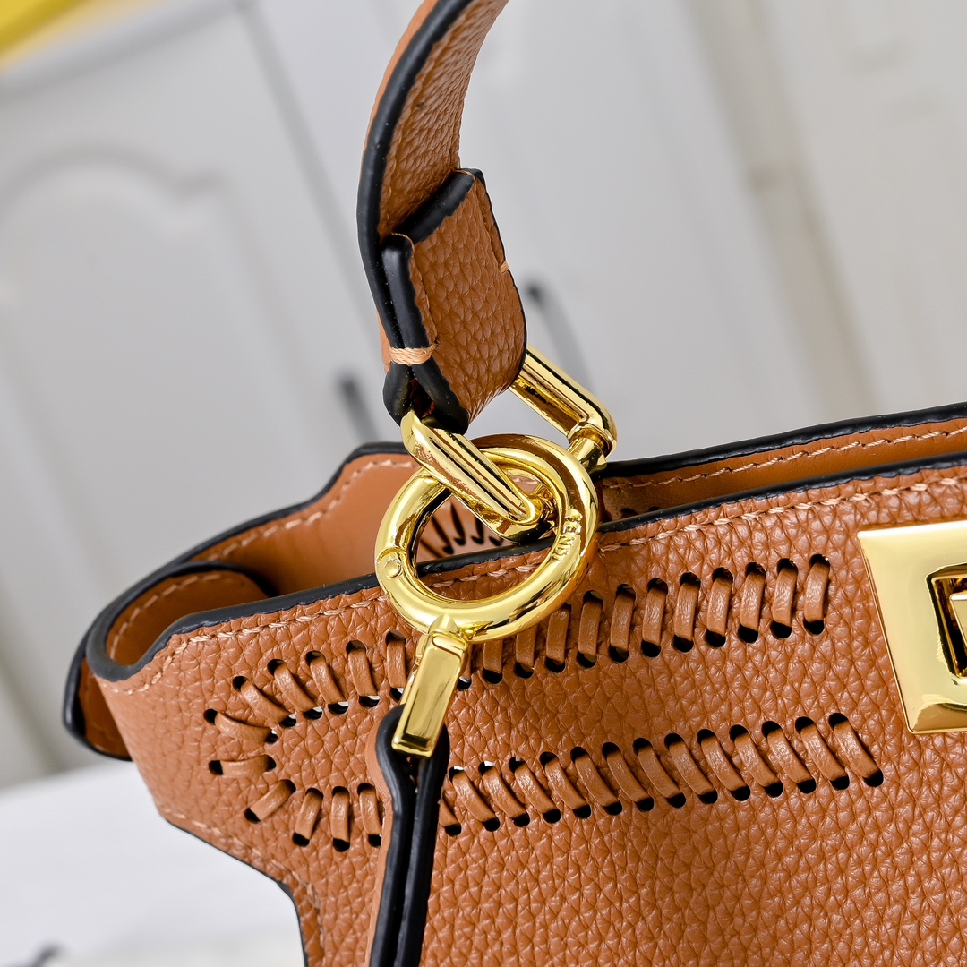 FENDI ekaboo iseeu small bag 3372