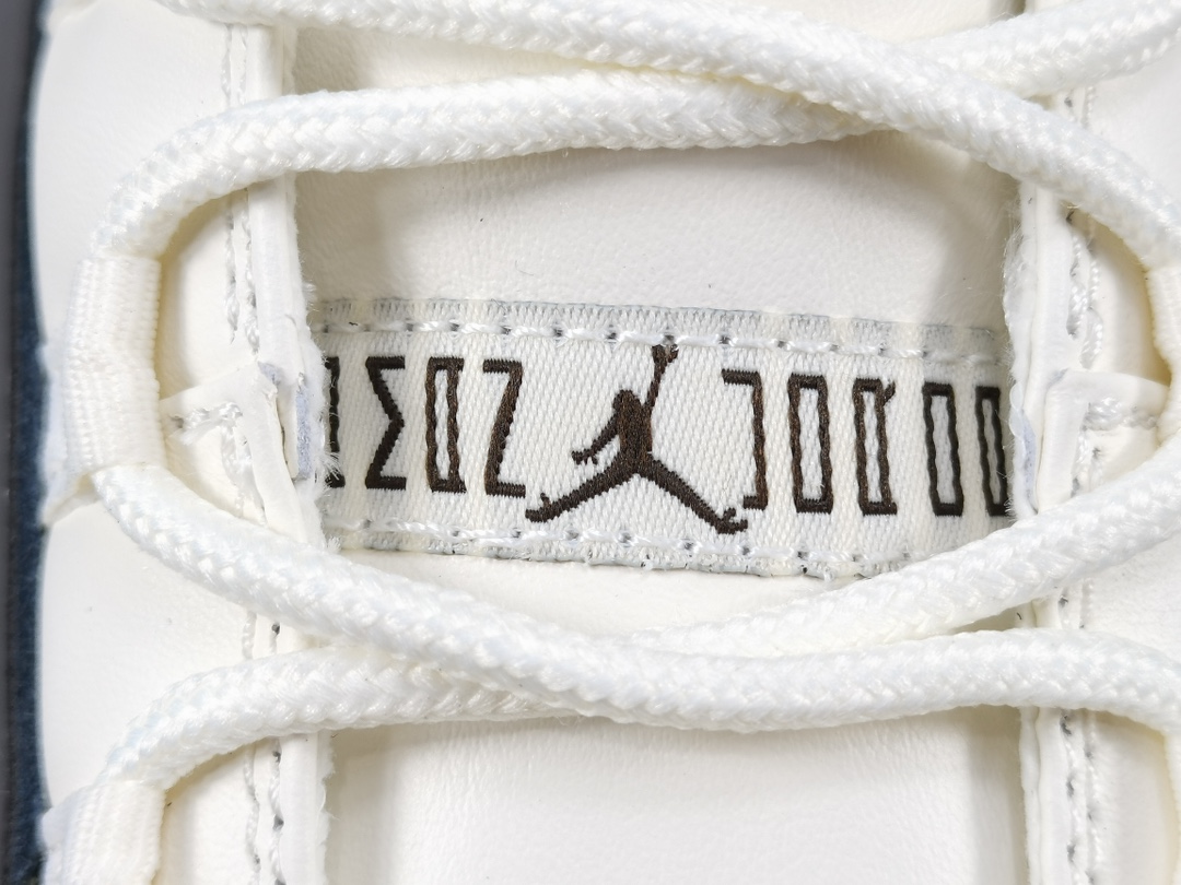 Nike Wmns Air Jordan 11 Retro HighNeapolitan  AR0715-101