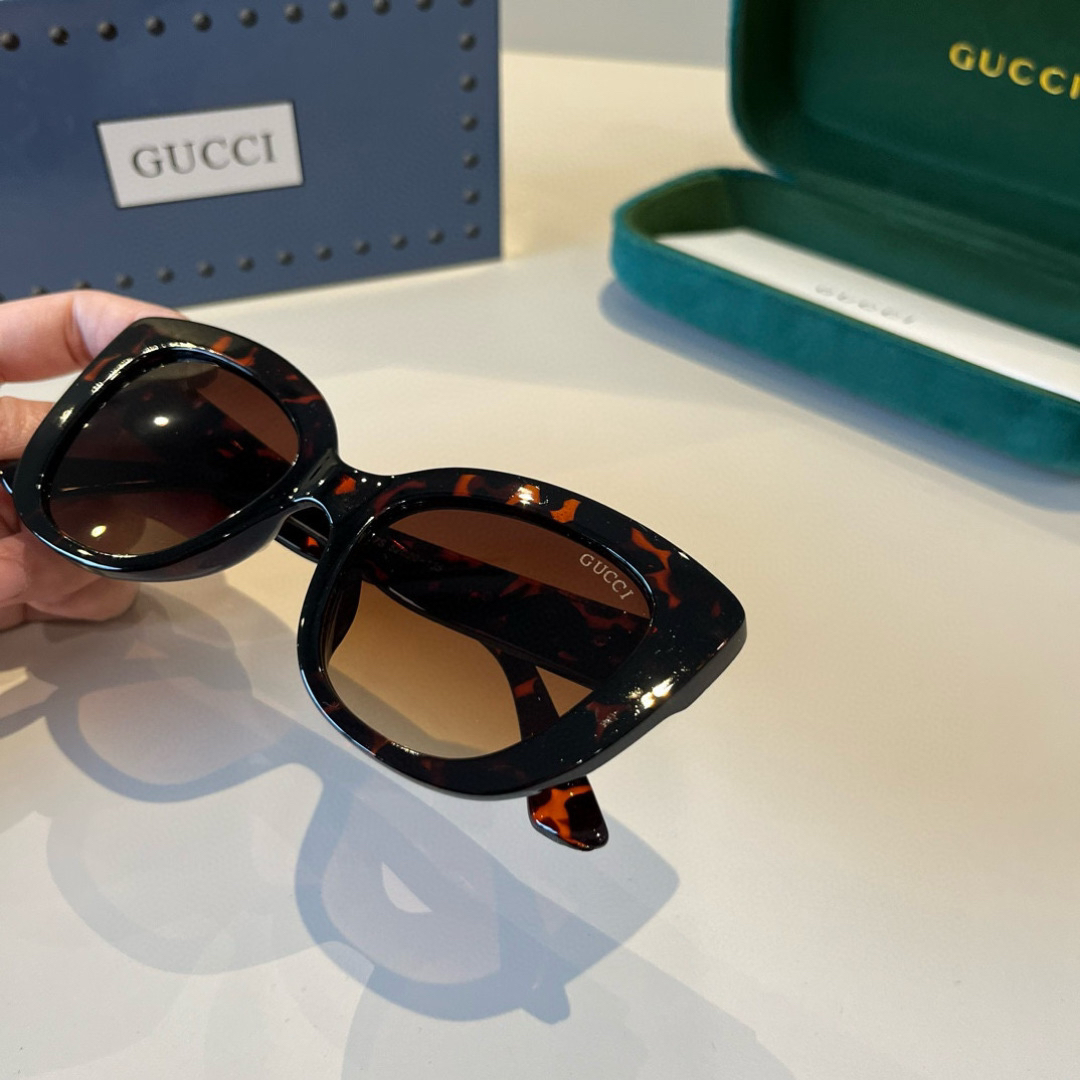 Gucci Round Frame Sunglasses