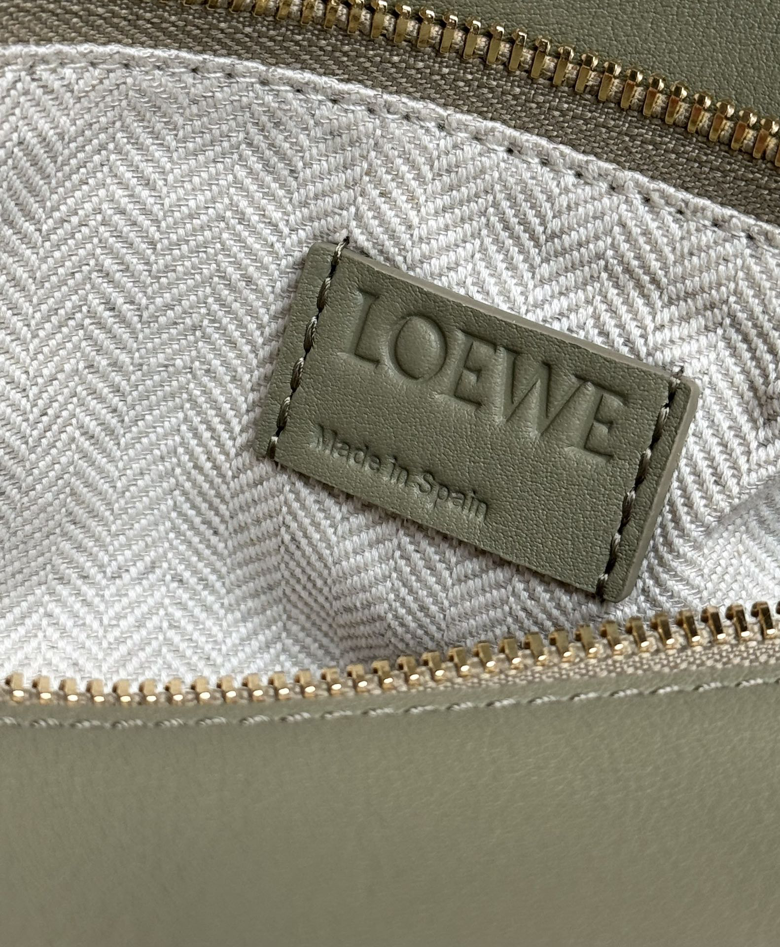 Loewe suede colorblocked zzle bag 0681