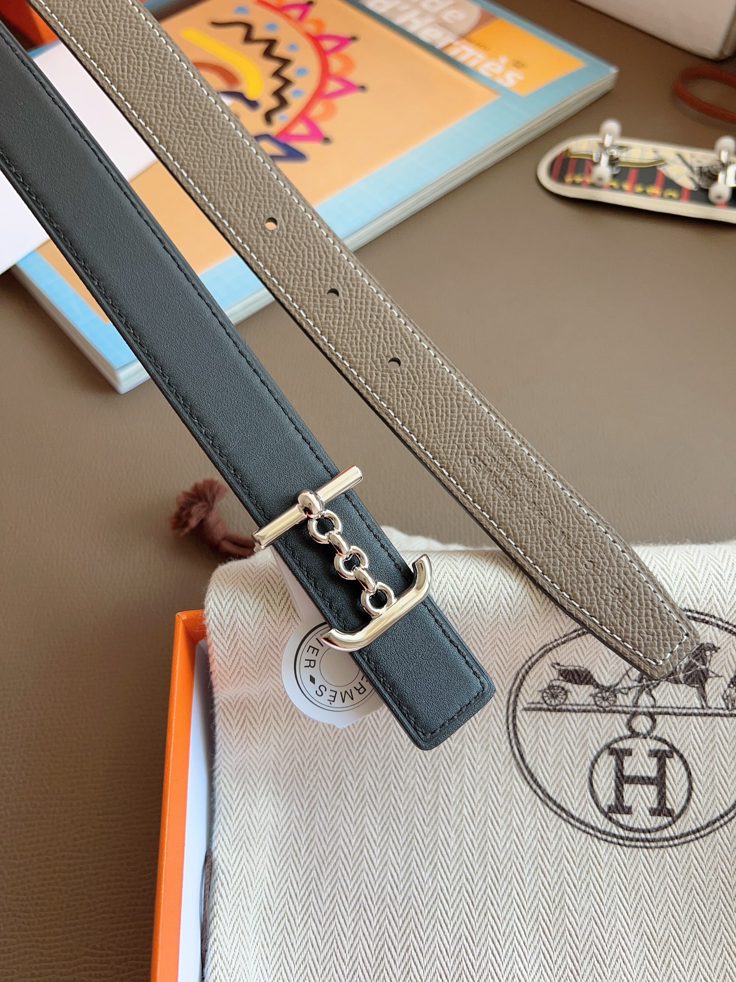 Hermès 2025 New Women's Double-Sided Belt 2.4cm Width