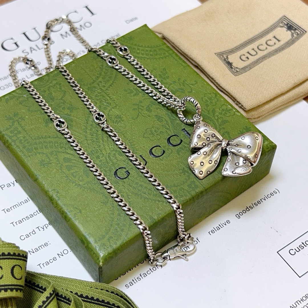 Gucci Vintage Bow Necklace