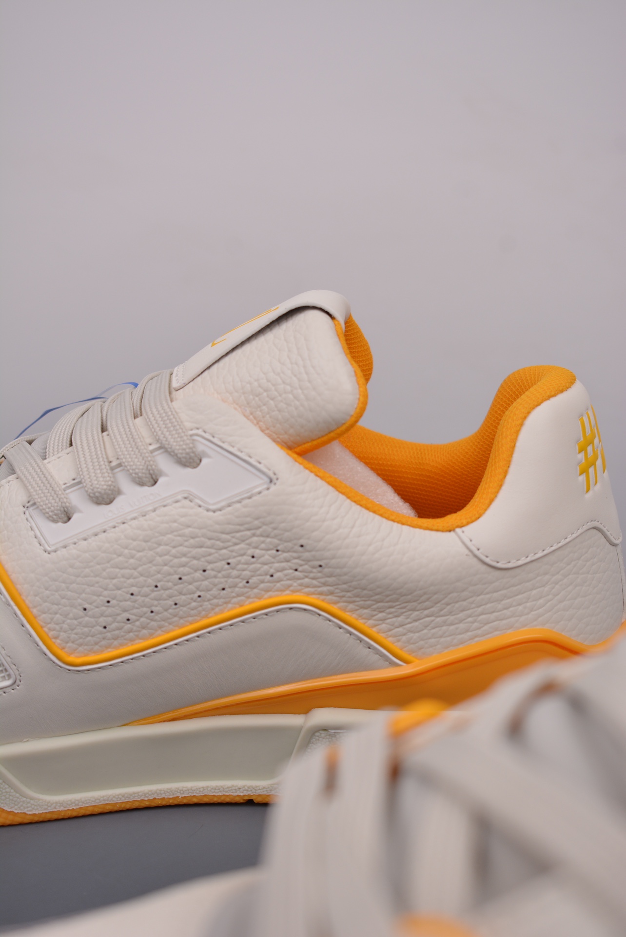 Louis Vuitton Trainer Sneaker Low Beige Yellow 1ACHLH