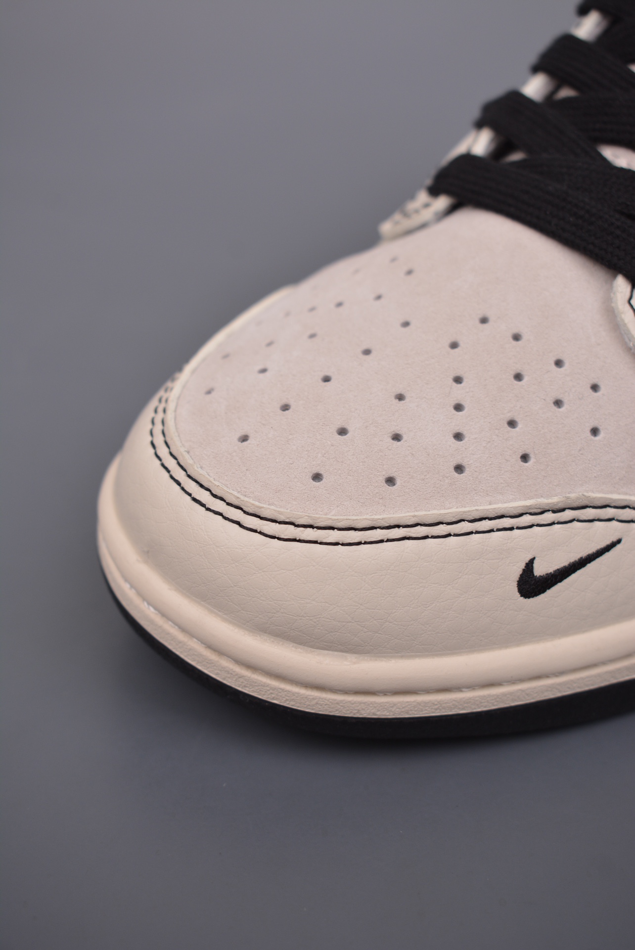 Supreme x Nike By You SB Dunk Low Retro SP beige white black XX3168-302